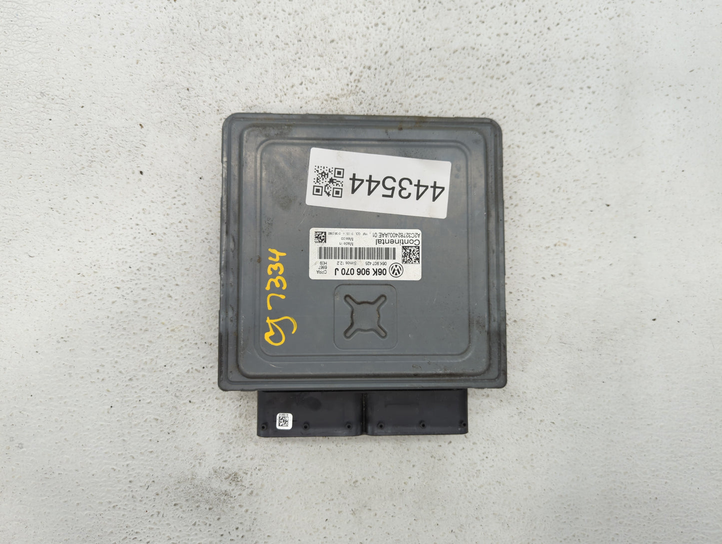 2014 Volkswagen Passat PCM Engine Control Computer ECU ECM PCU OEM P/N:06K 907 425 06K 906 070 J Fits OEM Used Auto Parts - 
