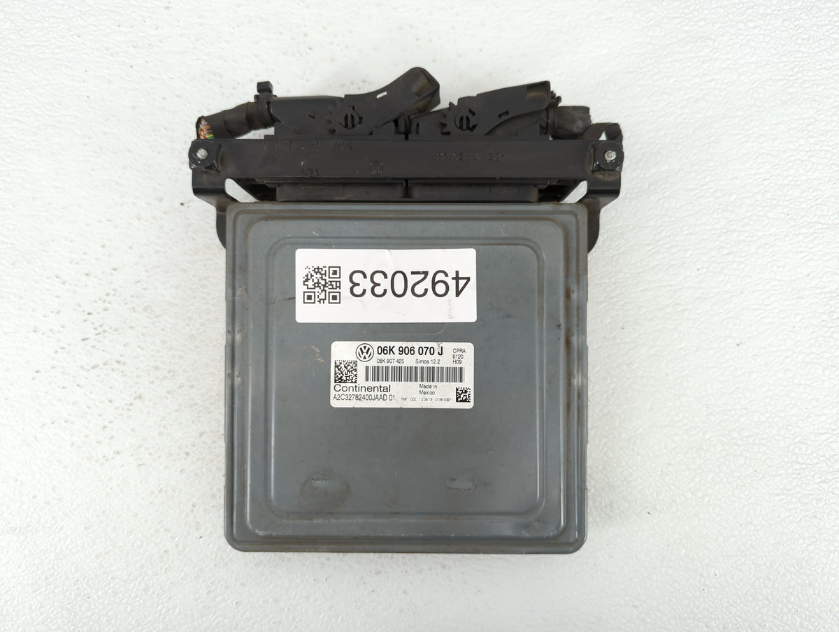 2014 Volkswagen Passat PCM Engine Control Computer ECU ECM PCU OEM P/N:06K 907 425 06K 906 070 J OEM Used Auto Parts - Oemus