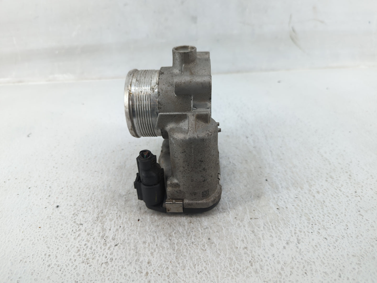 2014-2017 Volkswagen Passat Throttle Body P/N:06K 133 062 D Fits Fits 2014 2015 2016 2017 OEM Used Auto Parts - Oemusedautop