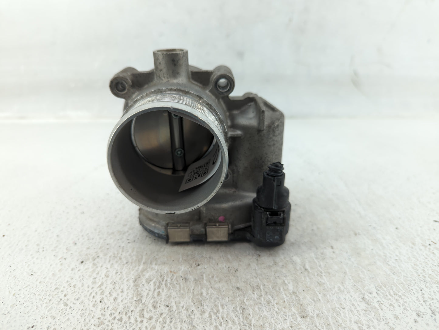 2014-2017 Volkswagen Passat Throttle Body P/N:06K 133 062 D Fits Fits 2014 2015 2016 2017 OEM Used Auto Parts - Oemusedautop