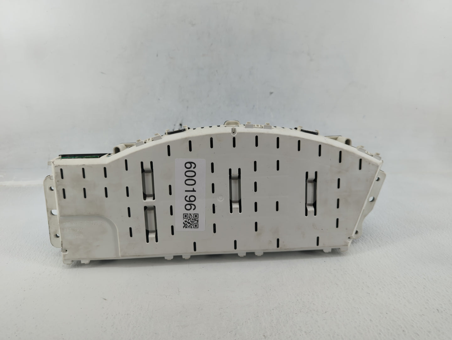 2013-2014 Volkswagen Passat Instrument Cluster Speedometer Gauges P/N:561920 960D Fits Fits 2013 2014 OEM Used Auto Parts - 