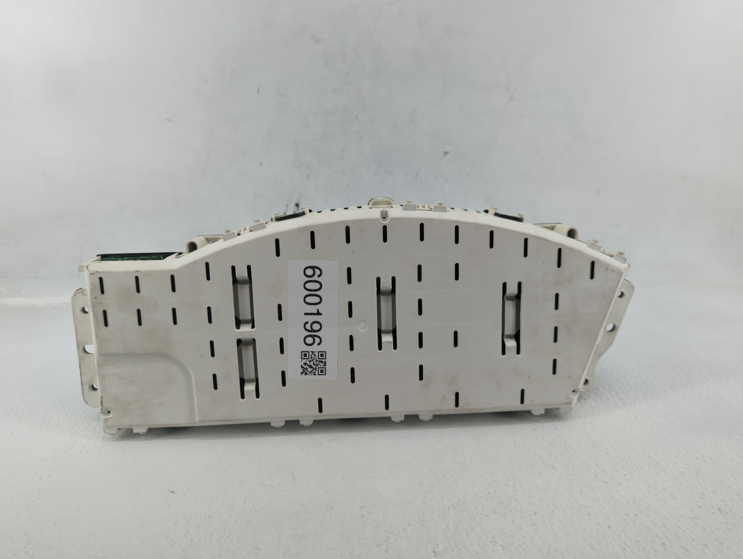 2013-2014 Volkswagen Passat Instrument Cluster Speedometer Gauges P/N:561920 960D Fits Fits 2013 2014 OEM Used Auto Parts - 