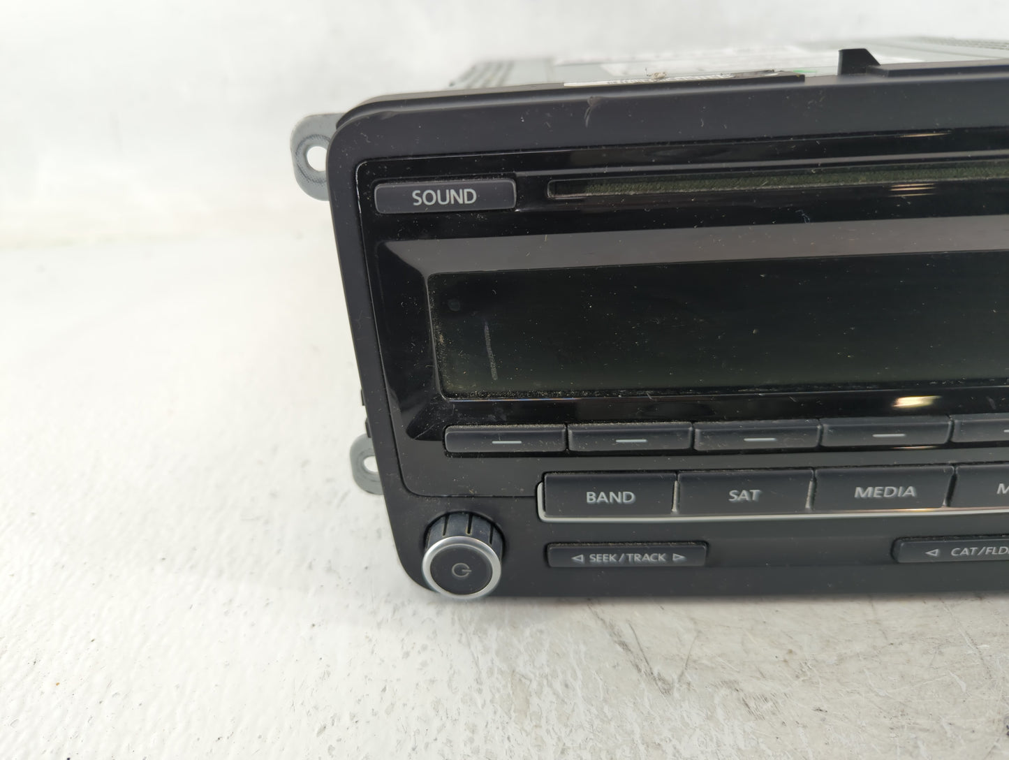 2012-2015 Volkswagen Passat Am Fm Cd Player Radio Receiver - Oemusedautoparts1.com