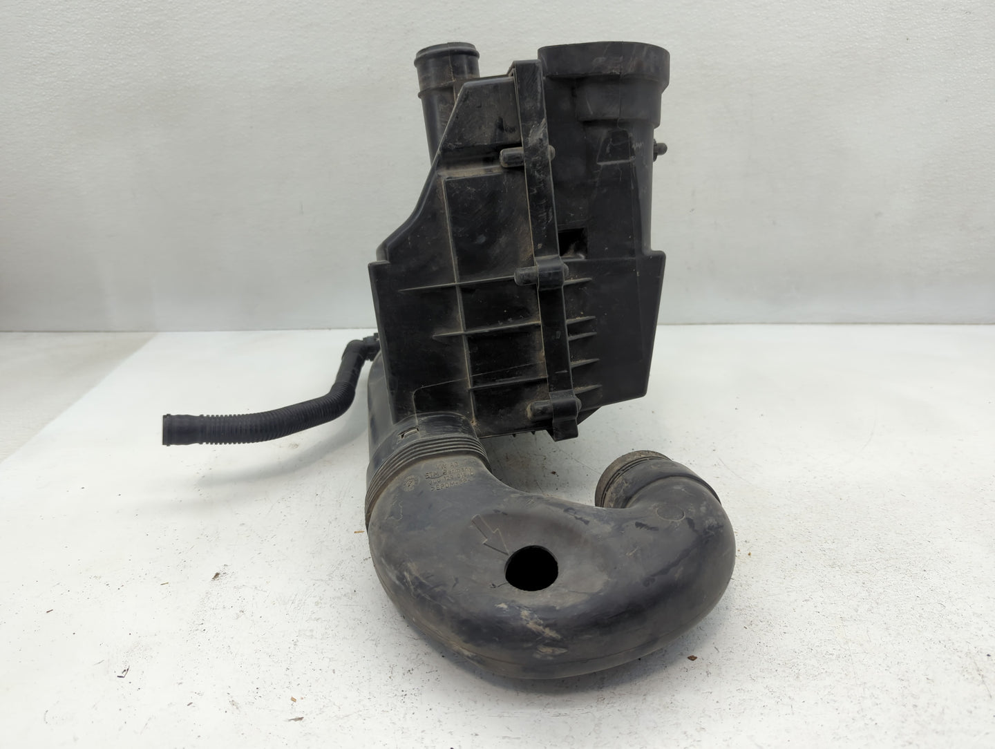 2012-2014 Volkswagen Passat Air Cleaner Intake-duct Hose Tube - Oemusedautoparts1.com