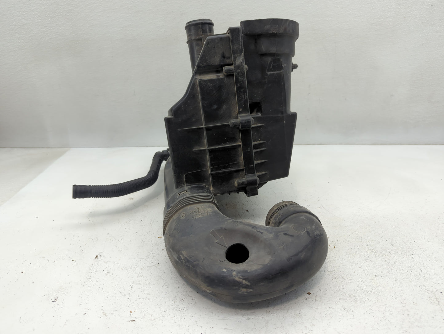 2012-2014 Volkswagen Passat Air Cleaner Intake-duct Hose Tube - Oemusedautoparts1.com