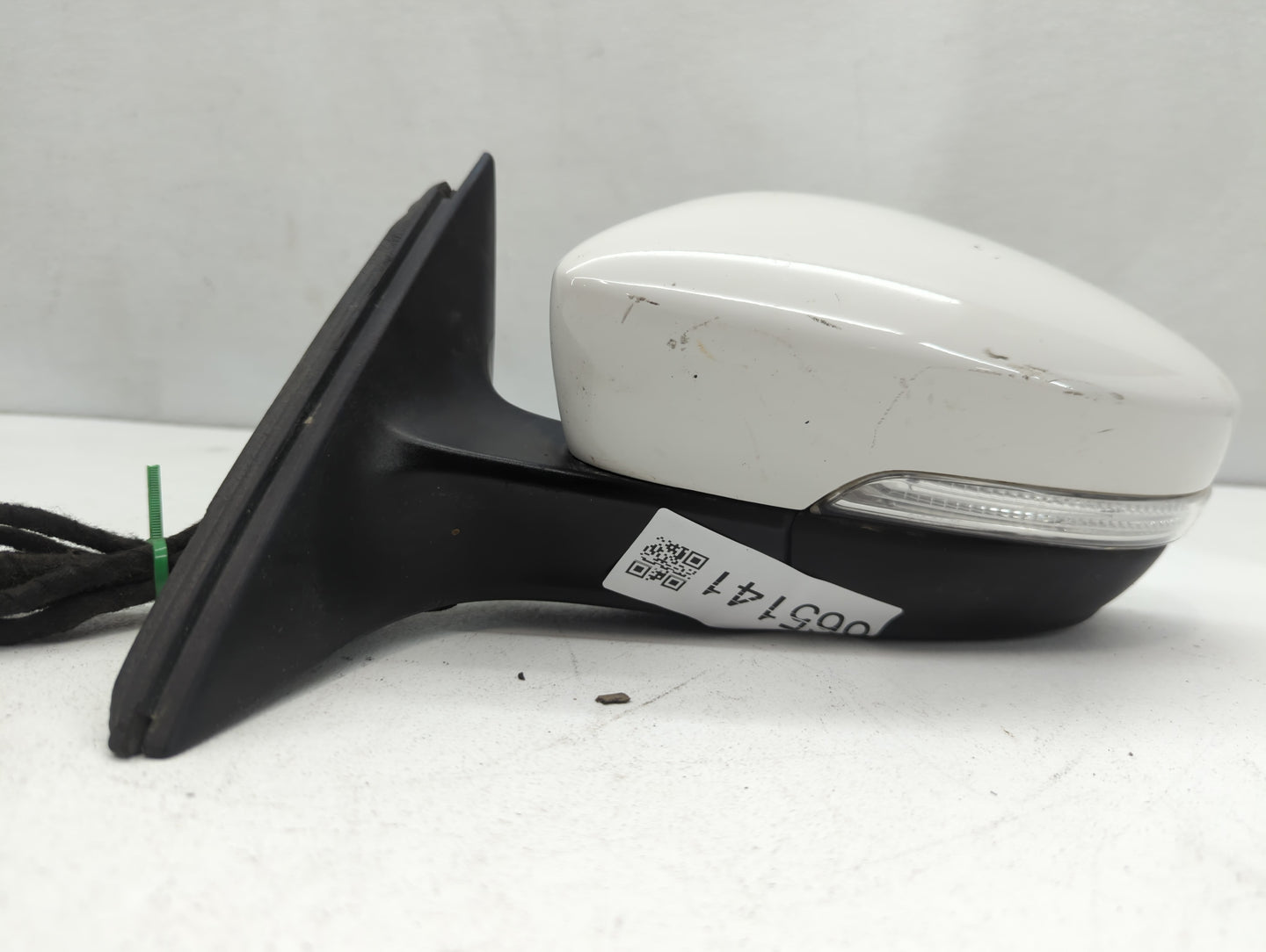 2013-2015 Volkswagen Passat Driver Side View Mirror - Left Door Mirror OEM Used - Oemusedautoparts1.com