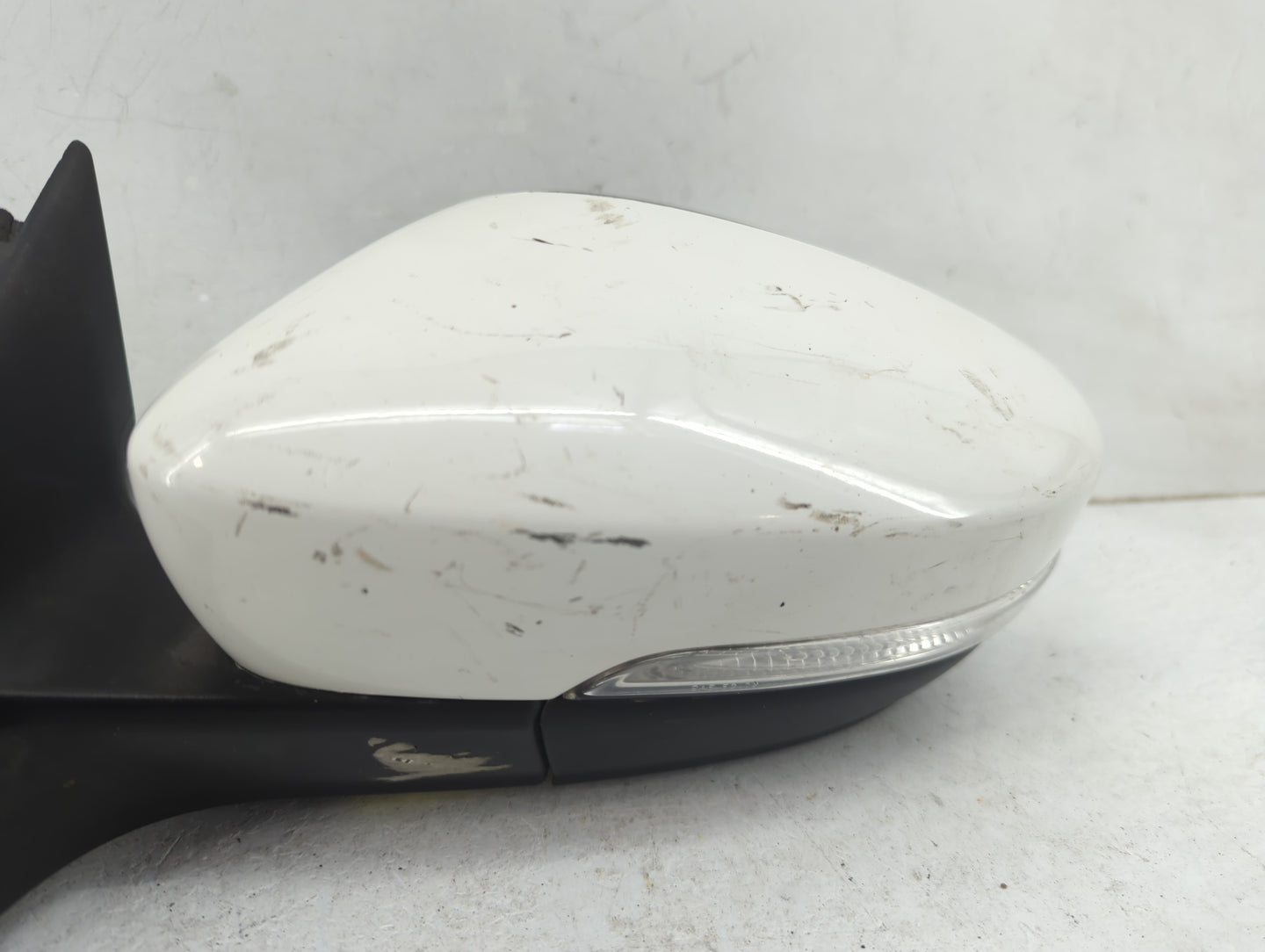 2013-2015 Volkswagen Passat Driver Side View Mirror - Left Door Mirror OEM Used - Oemusedautoparts1.com