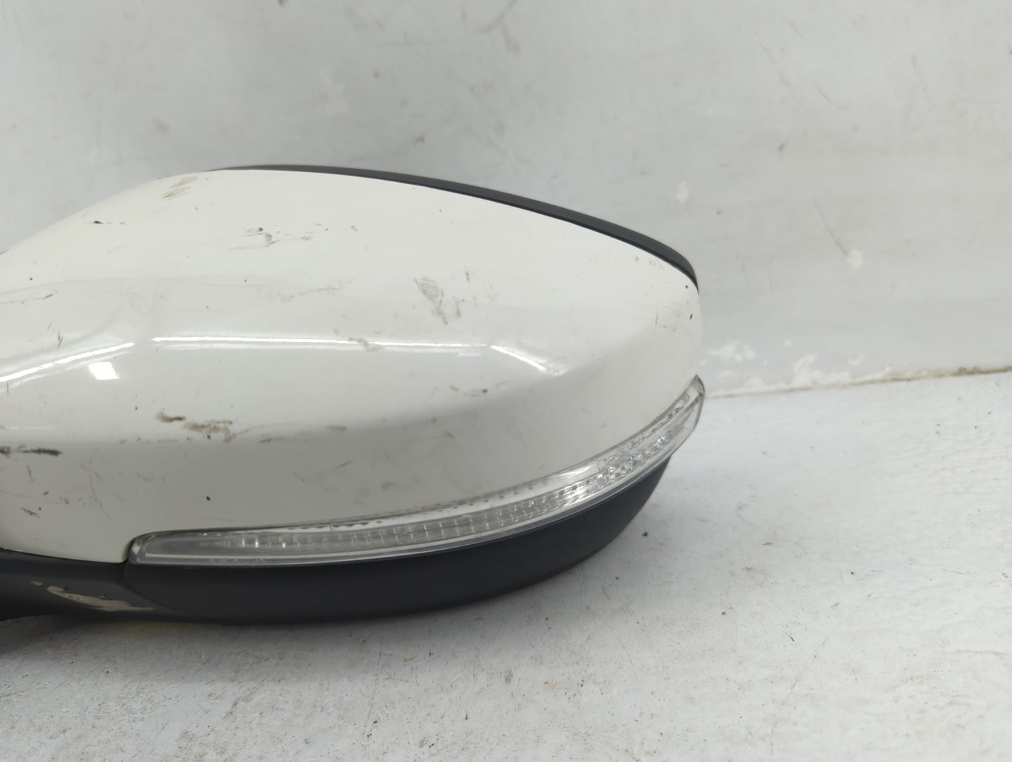2013-2015 Volkswagen Passat Driver Side View Mirror - Left Door Mirror OEM Used - Oemusedautoparts1.com