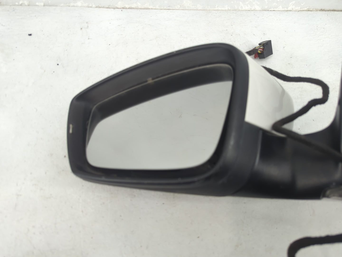 2013-2015 Volkswagen Passat Driver Side View Mirror - Left Door Mirror OEM Used - Oemusedautoparts1.com