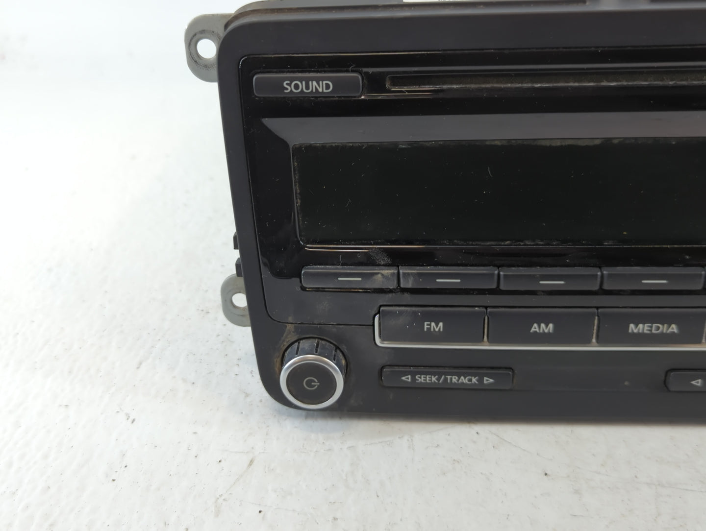2012-2015 Volkswagen Passat Am Fm Cd Player Radio Receiver - Oemusedautoparts1.com
