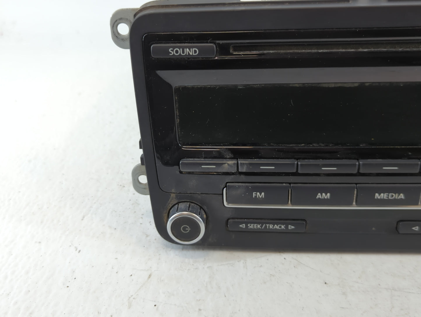 2012-2015 Volkswagen Passat Am Fm Cd Player Radio Receiver - Oemusedautoparts1.com