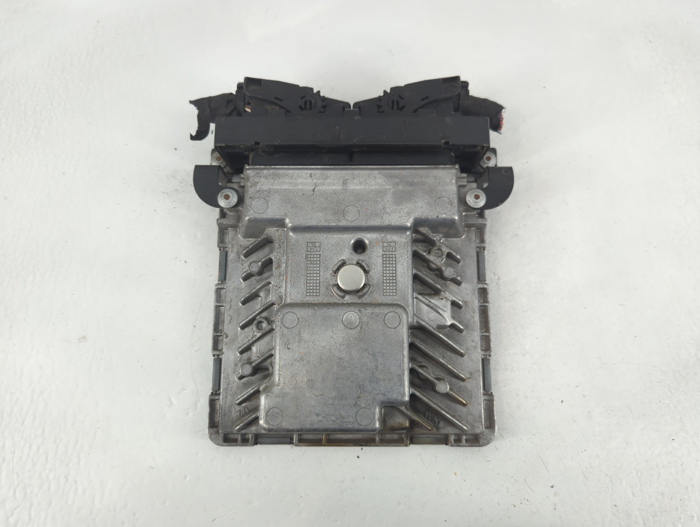 2014 Volkswagen Passat PCM Engine Control Computer ECU ECM PCU OEM P/N:06K 906 070 J Fits OEM Used Auto Parts - Oemusedautop