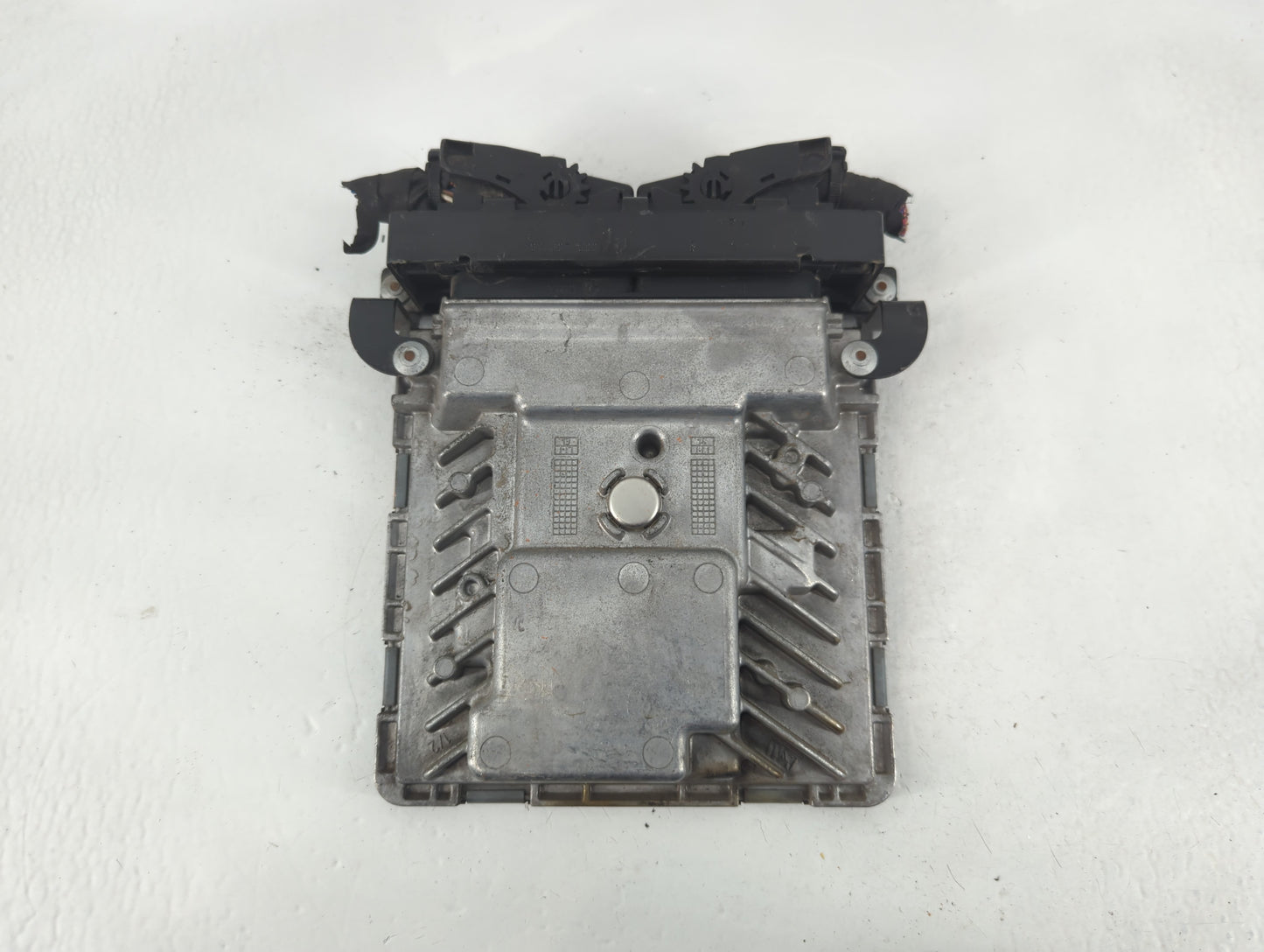 2014 Volkswagen Passat PCM Engine Control Computer ECU ECM PCU OEM P/N:06K 906 070 J Fits OEM Used Auto Parts - Oemusedautop