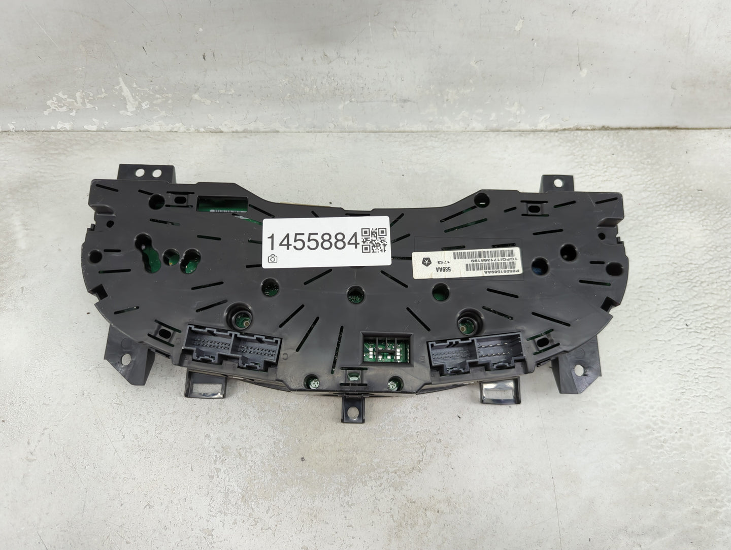 2012-2014 Volkswagen Routan Instrument Cluster Speedometer Gauges P/N:P05091589AA TGPQI171366199 Miles: Fits Fits 2012 2013 