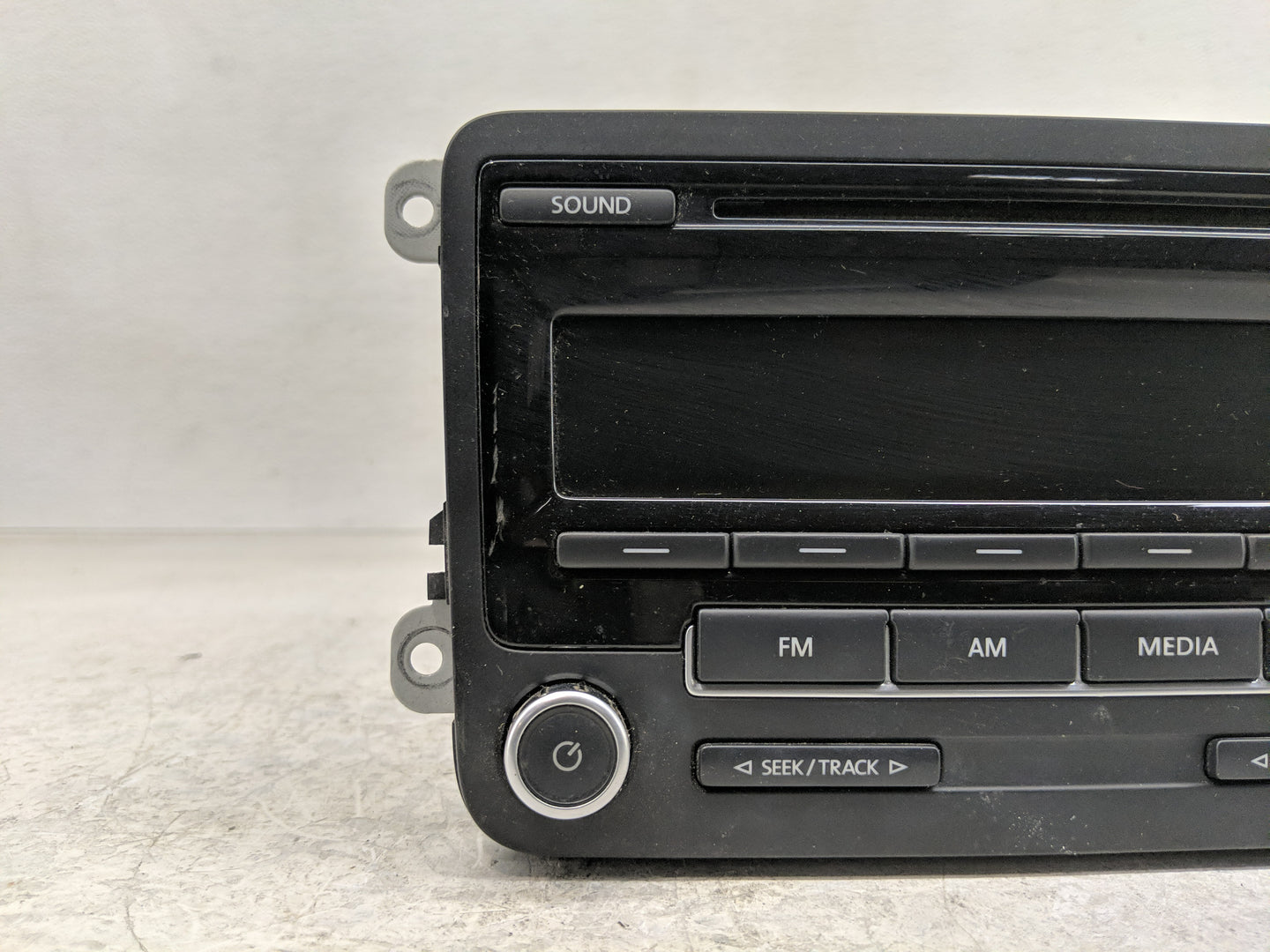 2009-2017 Volkswagen Tiguan Radio AM FM Cd Player Receiver Replacement P/N:5N0 035 164 D Fits OEM Used Auto Parts - Oemuseda