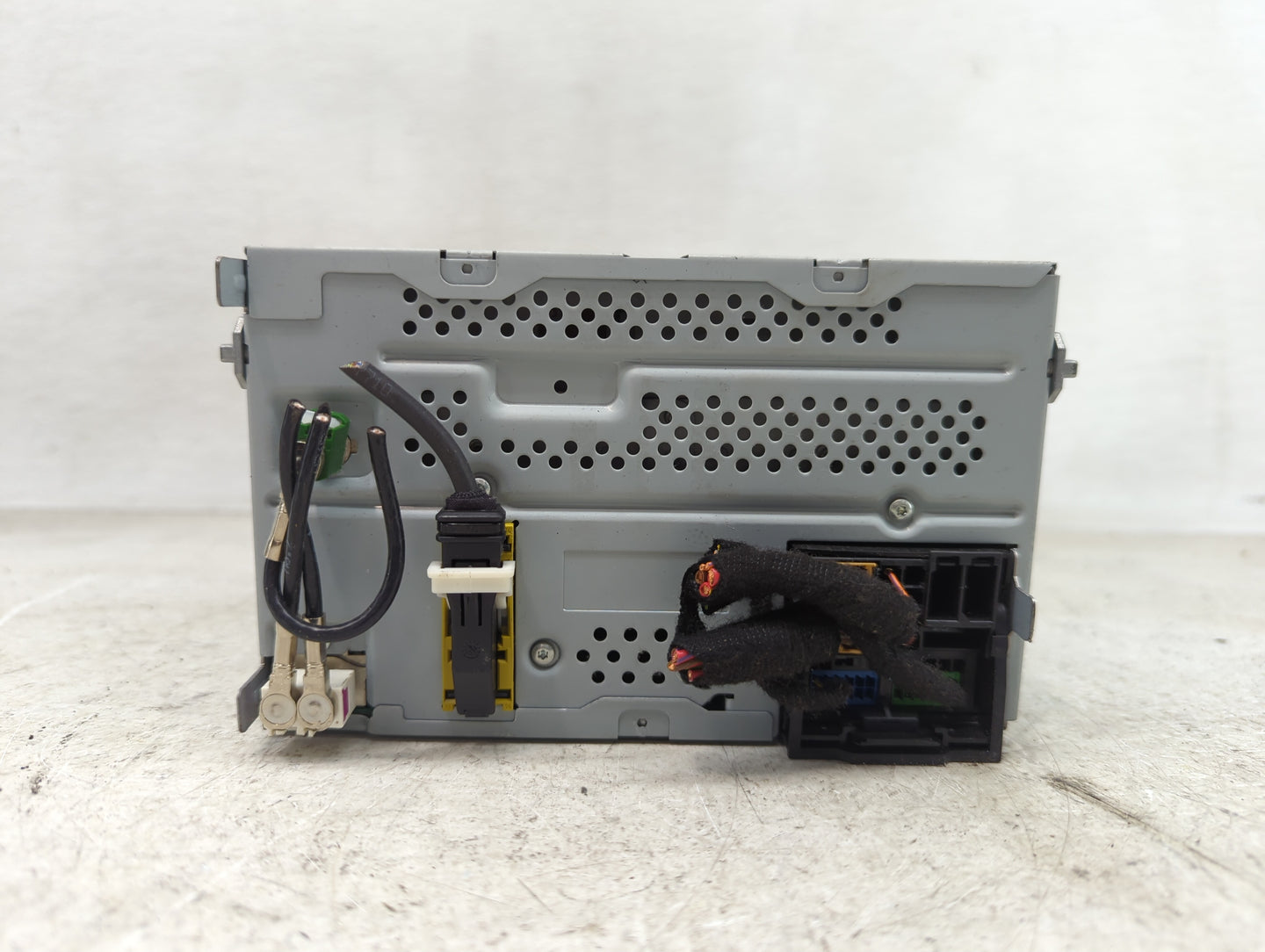 2009-2017 Volkswagen Tiguan Radio AM FM Cd Player Receiver Replacement P/N:1k0035188F Fits OEM Used Auto Parts - Oemusedauto