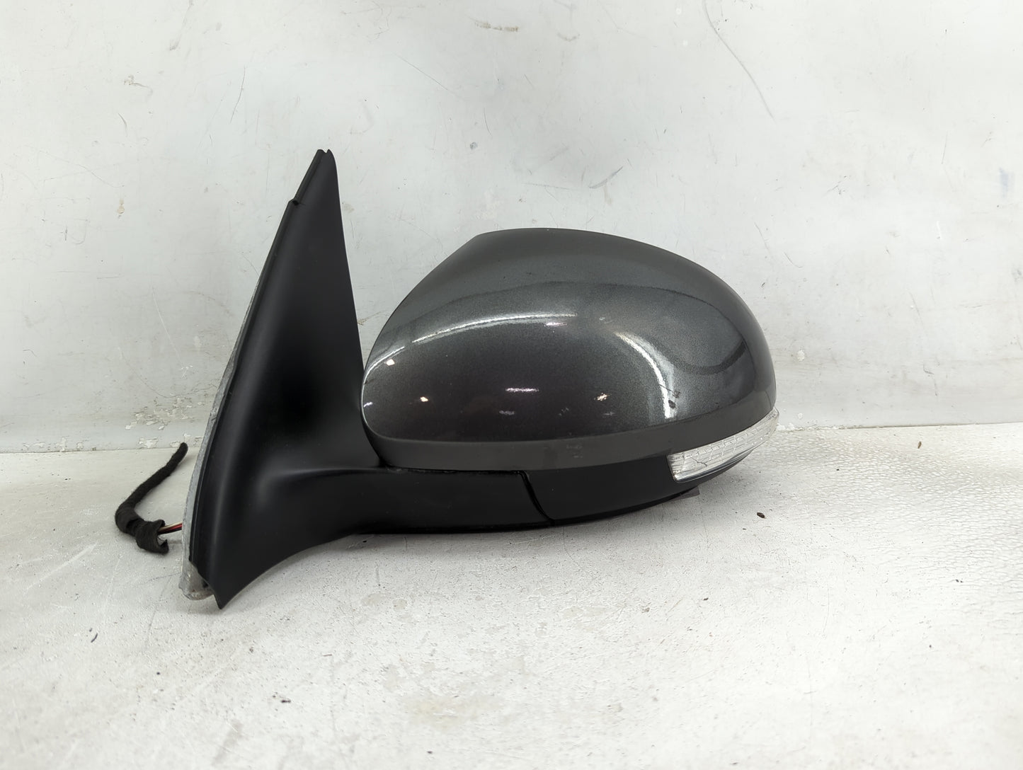 2009-2018 Volkswagen Tiguan Driver Side View Mirror - Left Door Mirror OEM Used - Oemusedautoparts1.com