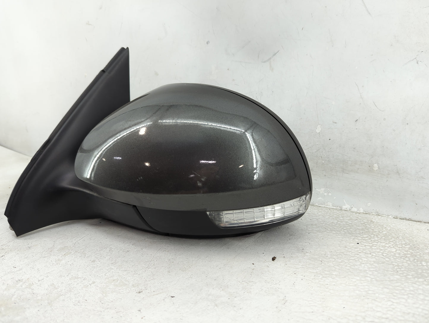 2009-2018 Volkswagen Tiguan Driver Side View Mirror - Left Door Mirror OEM Used - Oemusedautoparts1.com