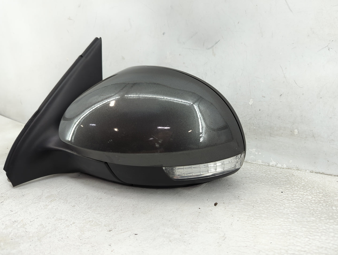 2009-2018 Volkswagen Tiguan Driver Side View Mirror - Left Door Mirror OEM Used - Oemusedautoparts1.com