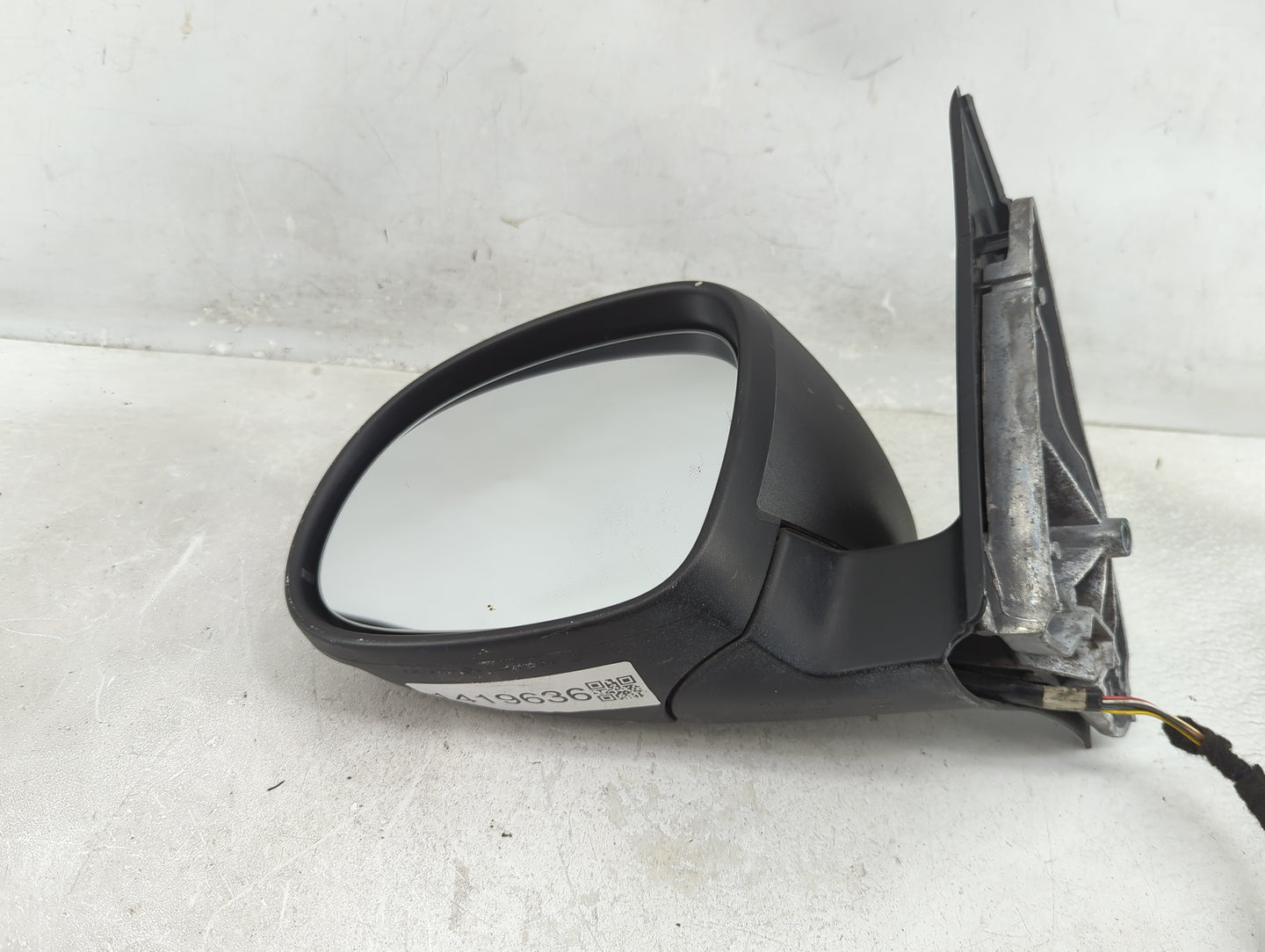 2009-2018 Volkswagen Tiguan Driver Side View Mirror - Left Door Mirror OEM Used - Oemusedautoparts1.com