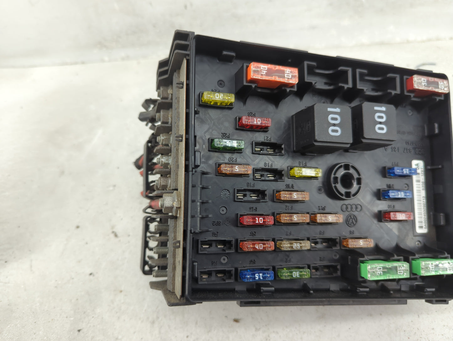 2012-2018 Volkswagen Tiguan Fusebox Fuse Box Panel Relay Module P/N:0-1418987-1 0-1718006-1 Fits OEM Used Auto Parts - Oemus
