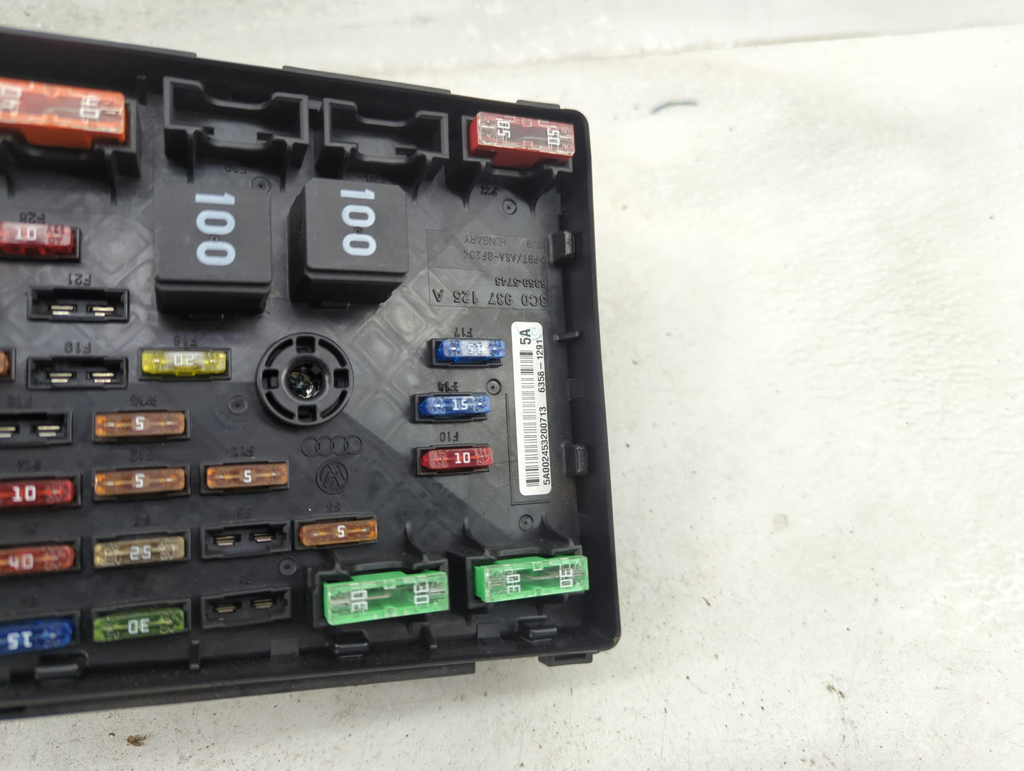 2012-2018 Volkswagen Tiguan Fusebox Fuse Box Panel Relay Module P/N:0-1418987-1 0-1718006-1 Fits OEM Used Auto Parts - Oemus