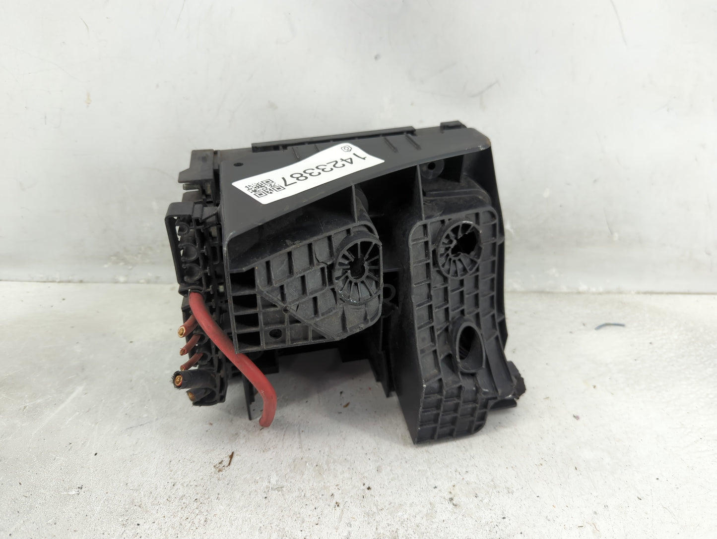 2012-2018 Volkswagen Tiguan Fusebox Fuse Box Panel Relay Module P/N:0-1418987-1 0-1718006-1 Fits OEM Used Auto Parts - Oemus