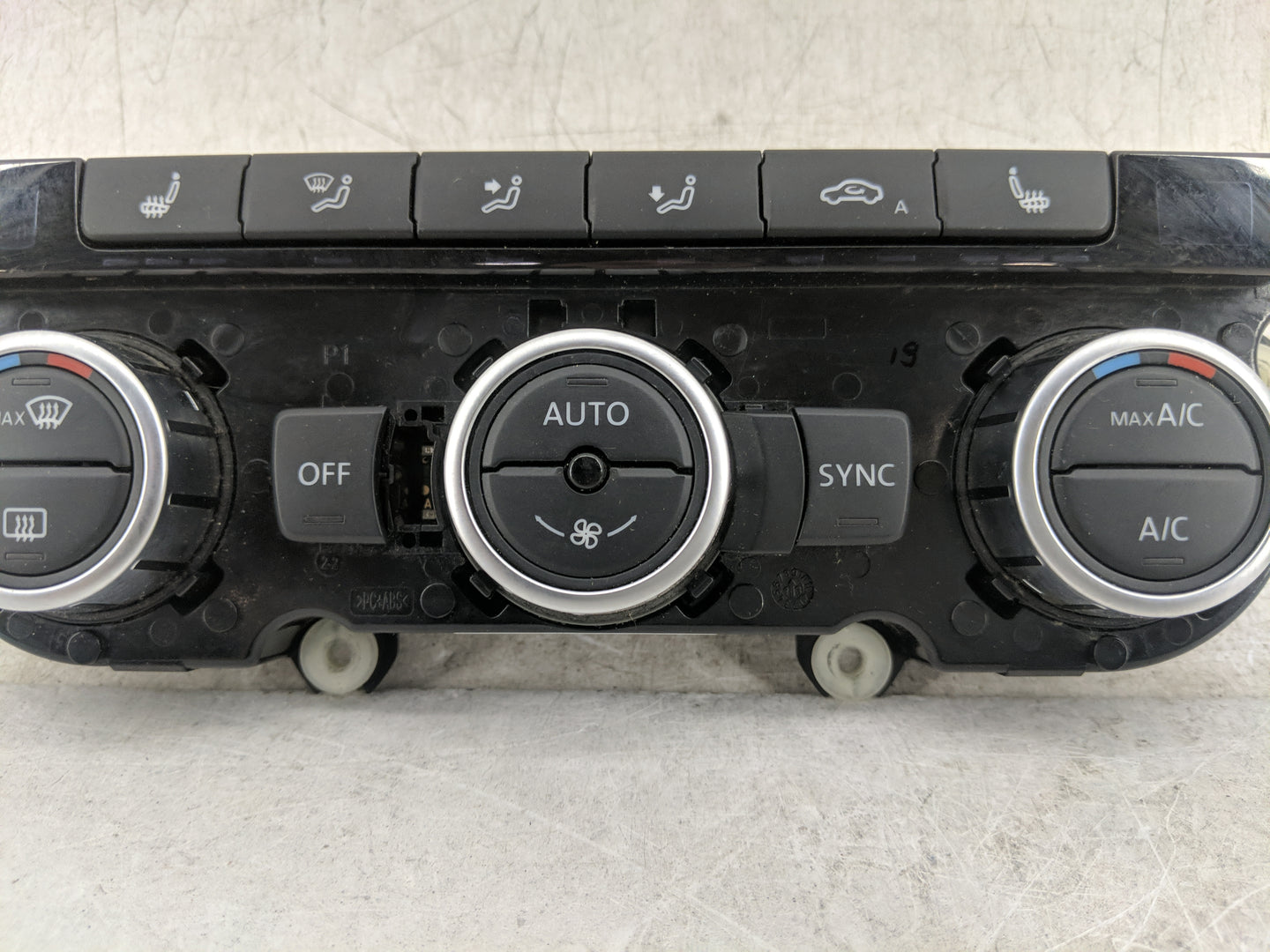 2013-2015 Volkswagen Tiguan Climate Control Module Temperature AC/Heater Replacement P/N:3AA907044CC 5HB011257-67 Fits OEM U