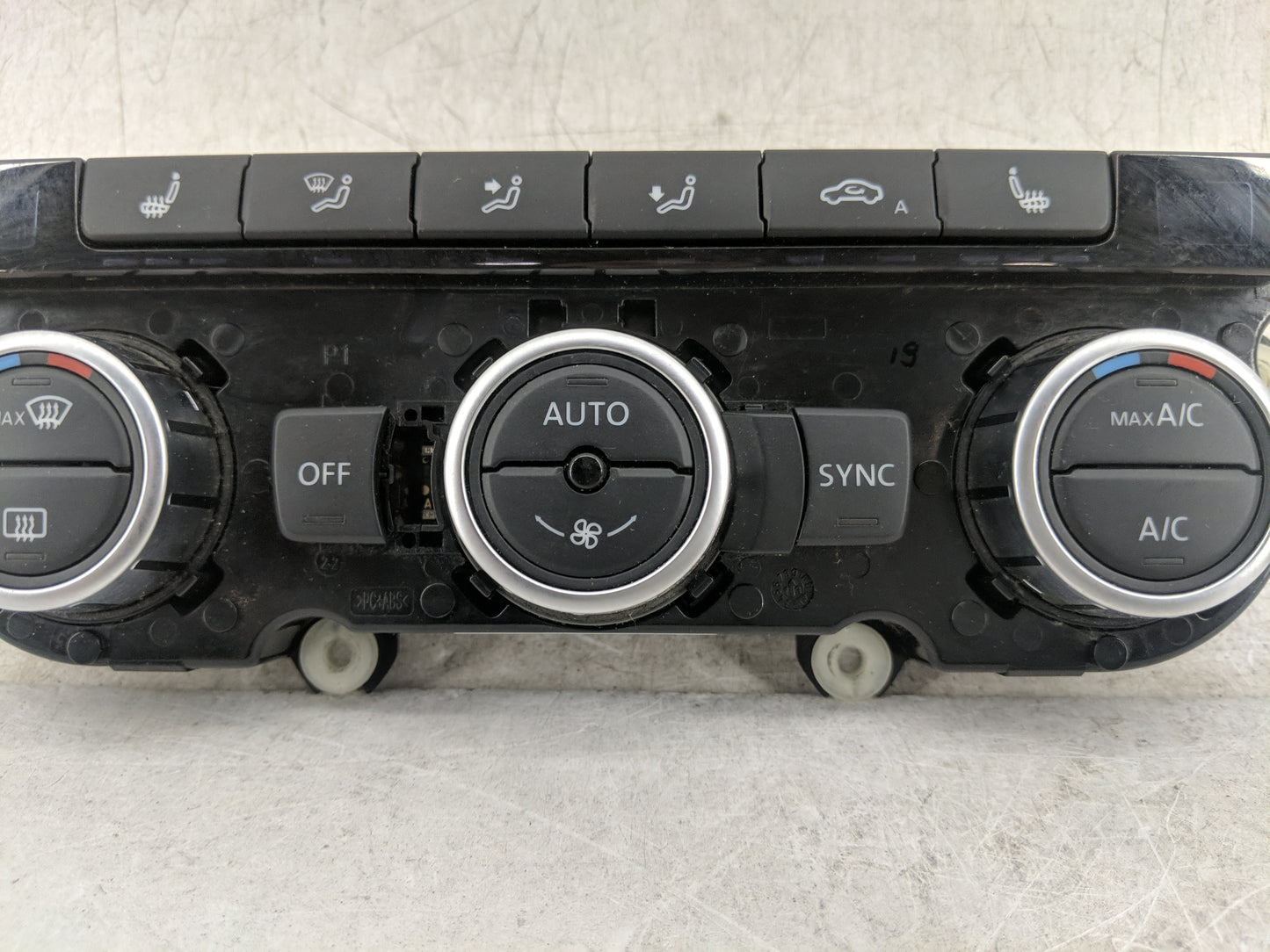 2013-2015 Volkswagen Tiguan Climate Control Module Temperature AC/Heater Replacement P/N:3AA907044CC 5HB011257-67 Fits OEM U