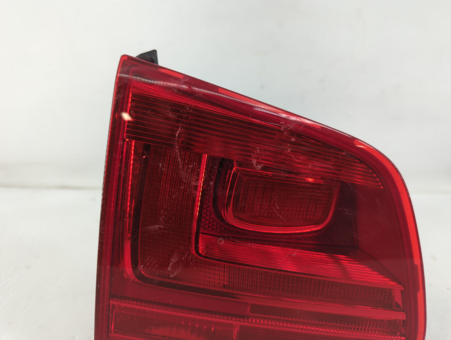 2014 Volkswagen Tiguan Tail Light Assembly Driver Left OEM P/N:178957 Fits OEM Used Auto Parts - Oemusedautoparts1.com