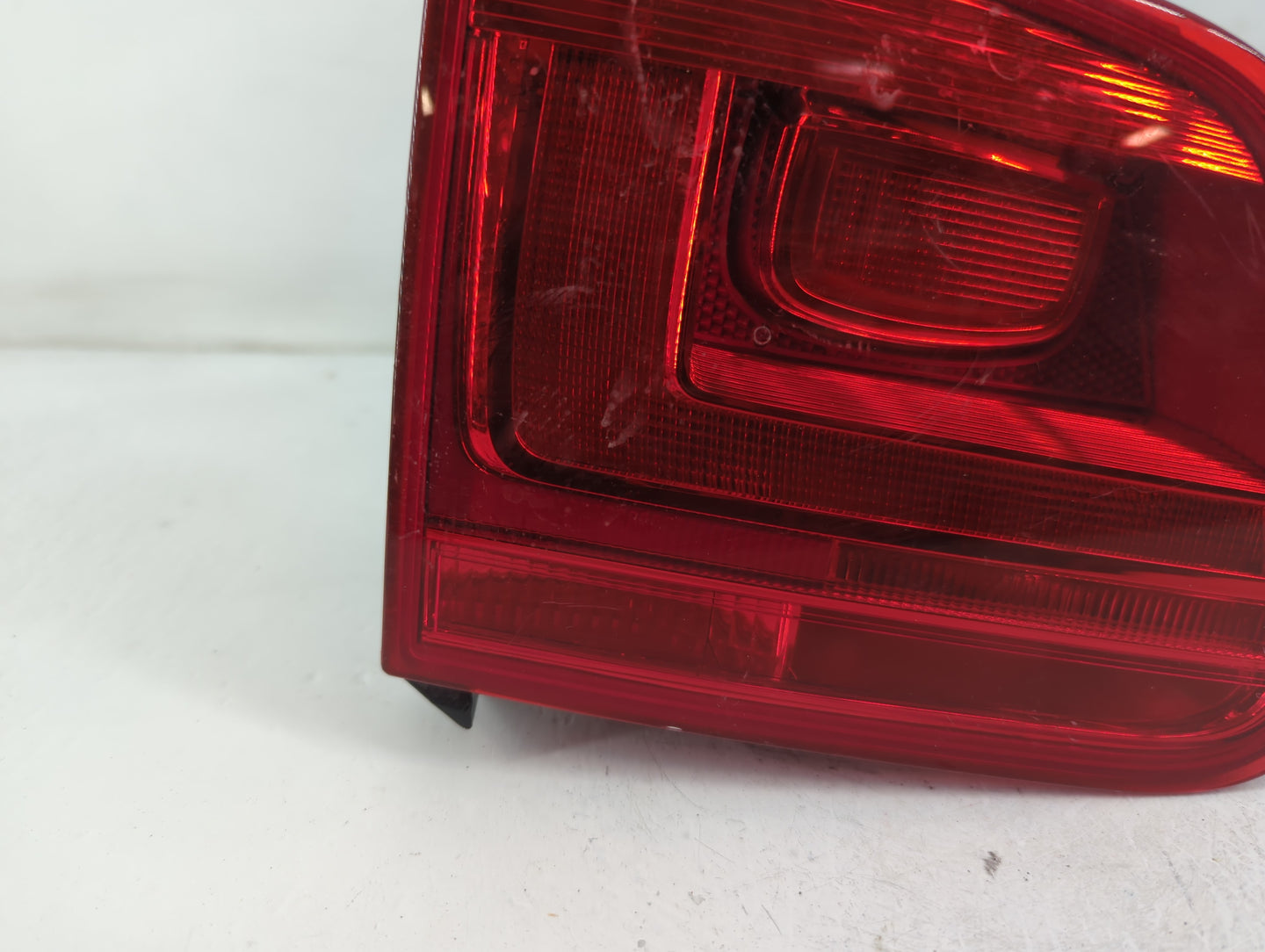 2014 Volkswagen Tiguan Tail Light Assembly Driver Left OEM P/N:178957 Fits OEM Used Auto Parts - Oemusedautoparts1.com