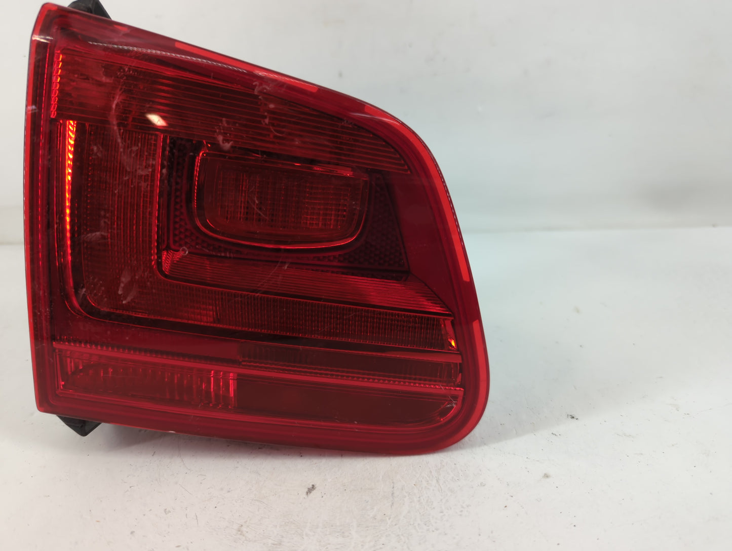 2014 Volkswagen Tiguan Tail Light Assembly Driver Left OEM P/N:178957 Fits OEM Used Auto Parts - Oemusedautoparts1.com