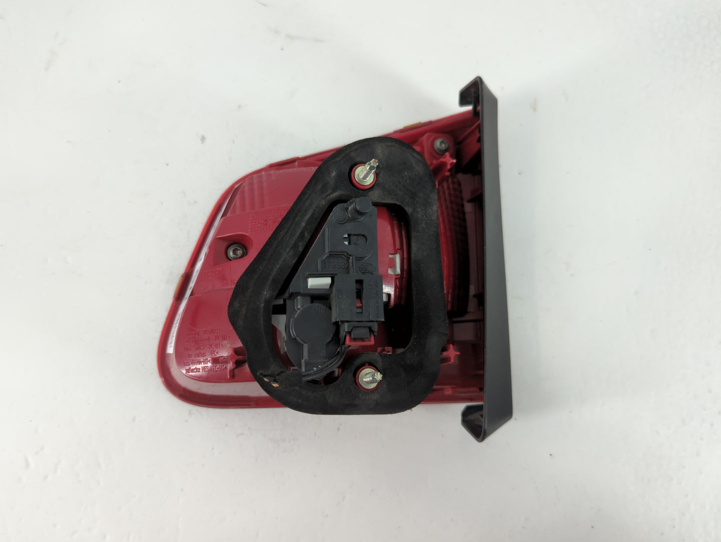 2014 Volkswagen Tiguan Tail Light Assembly Driver Left OEM P/N:178957 Fits OEM Used Auto Parts - Oemusedautoparts1.com
