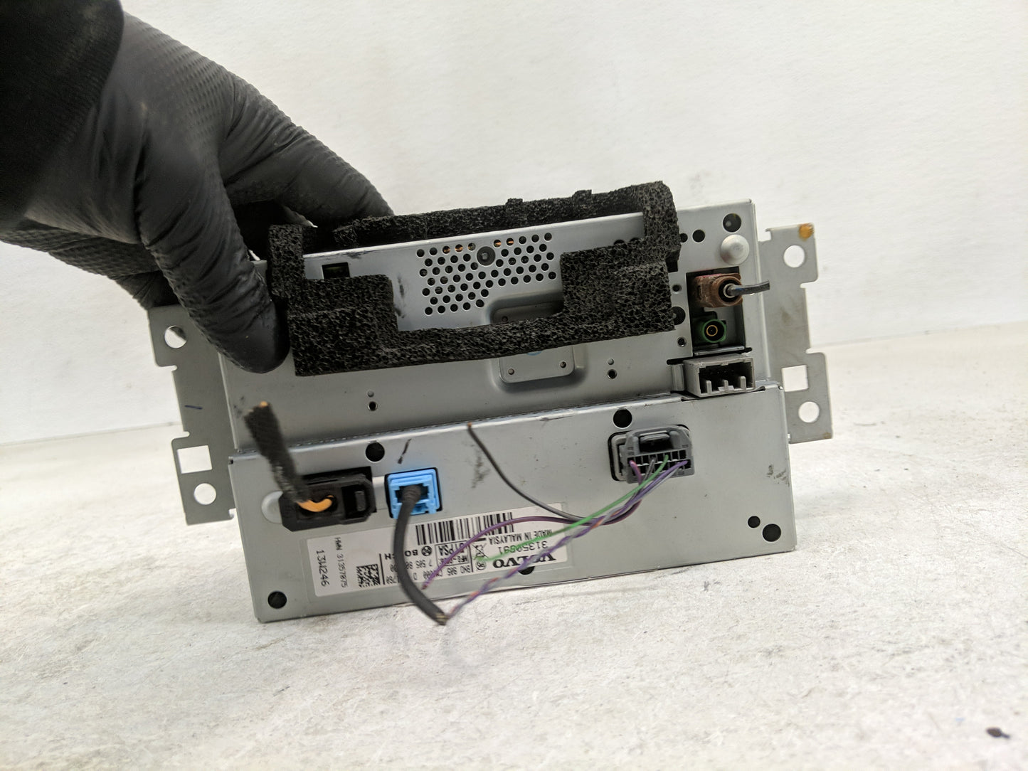 2014 Volvo S60 Radio AM FM Cd Player Receiver Replacement Fits OEM Used Auto Parts - Oemusedautoparts1.com
