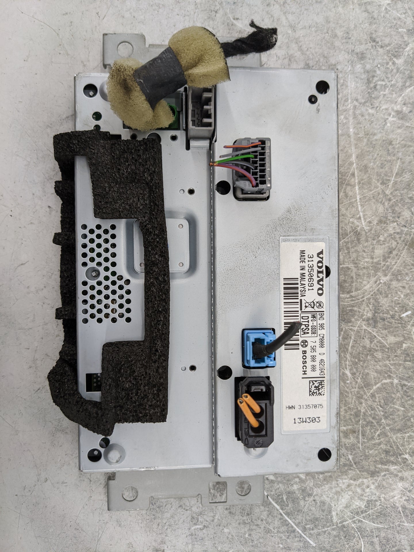 2011-2015 Volvo S60 Information Display Screen 1468920 - Oemusedautoparts1.com