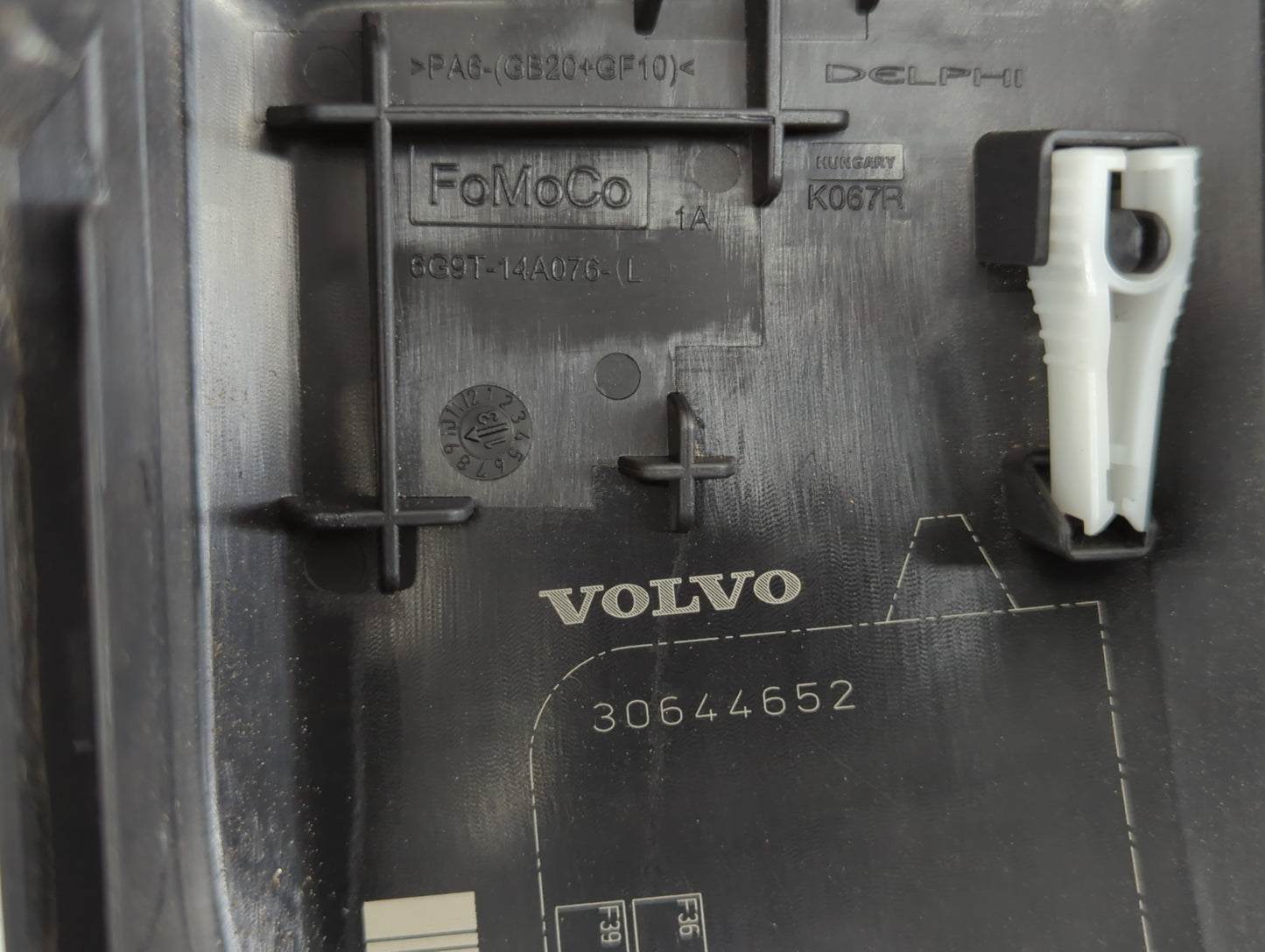 2014-2018 Volvo S60 Fusebox Fuse Box Panel Relay Module P/N:30644652 Fits Fits 2012 2014 2015 2016 2017 2018 OEM Used Auto P