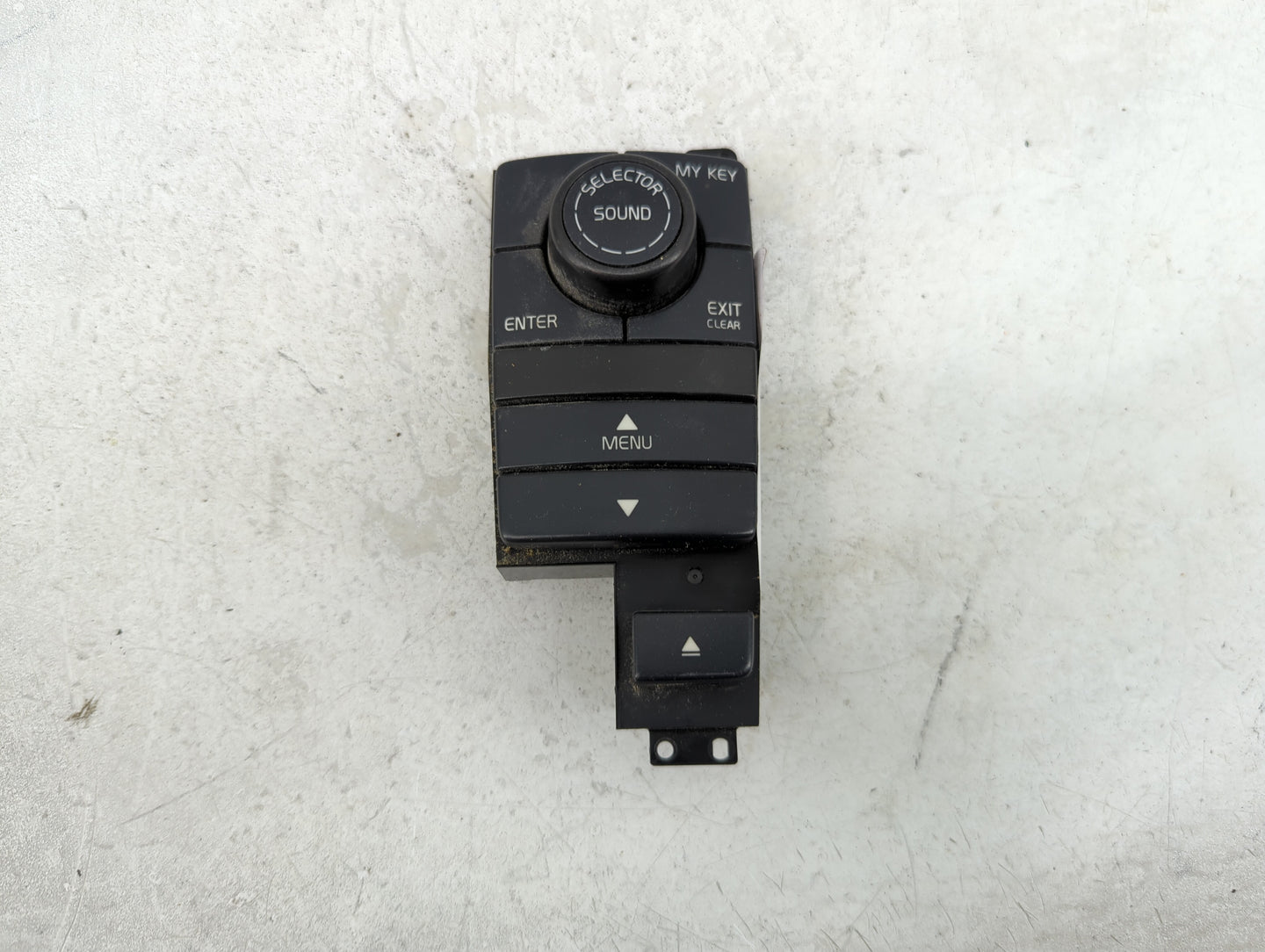 2014 Volvo Xc90 Radio AM FM Cd Player Receiver Replacement P/N:19206 05W41T, 30752174 Fits OEM Used Auto Parts - Oemusedauto