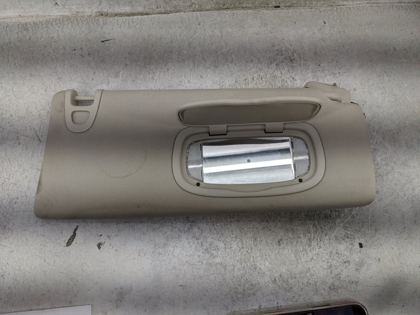 2015 Cherokee Sun Visor Shade Replacement Passenger Right Mirror Fits Fits 2014 2016 2017 2018 OEM Used Auto Parts - Oemused