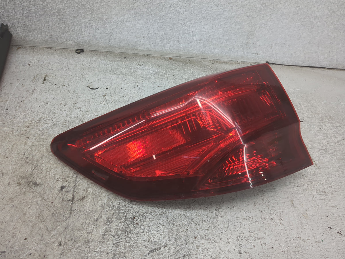 2014-2020 Acura Mdx Tail Light Assembly Driver Left OEM Fits Fits 2014 2015 2016 2017 2018 2019 2020 OEM Used Auto Parts - O