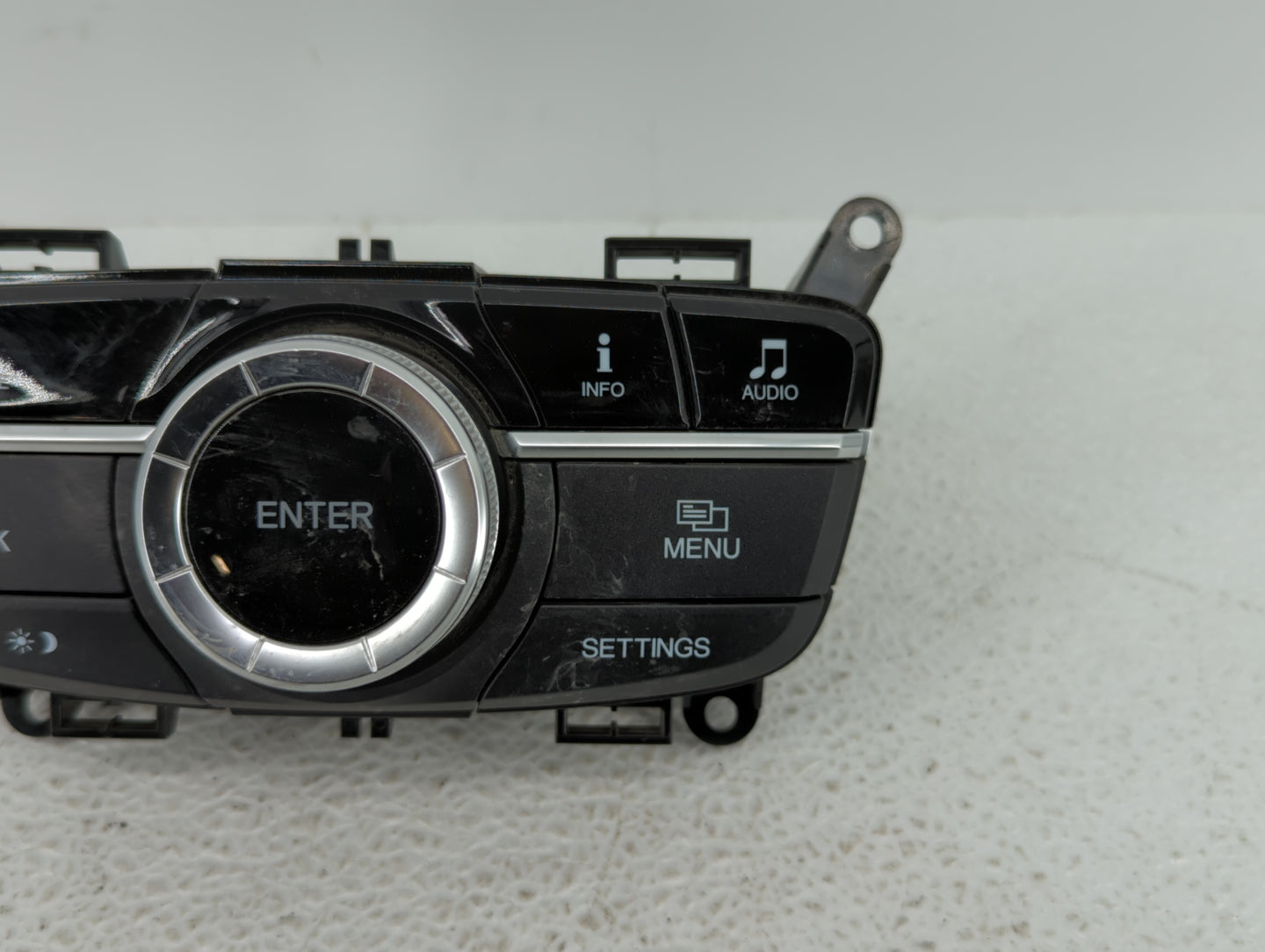 2015-2017 Acura Tlx Radio AM FM Cd Player Receiver Replacement Fits Fits 2015 2016 2017 OEM Used Auto Parts - Oemusedautopar