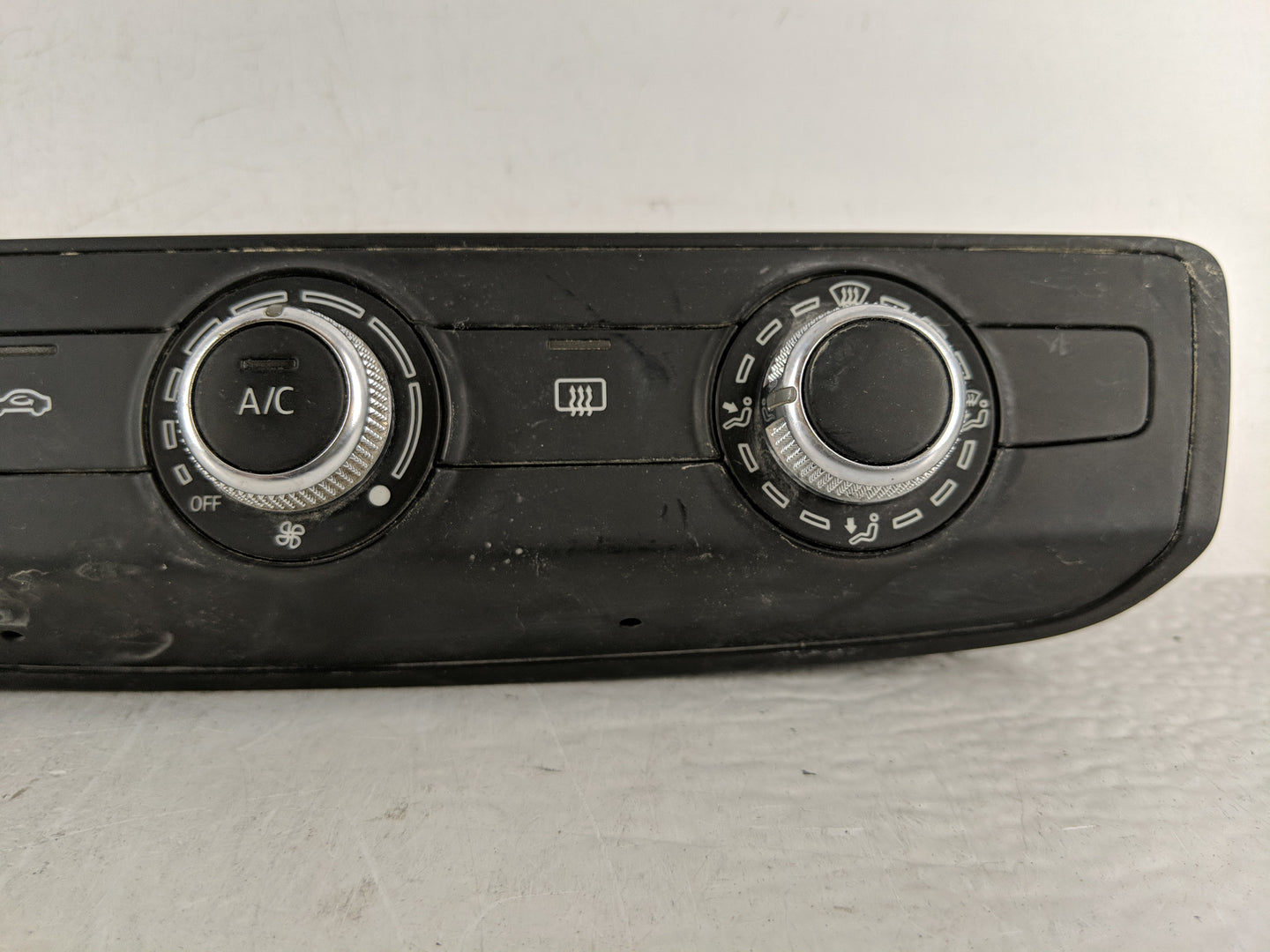 2015-2018 Audi A3 Climate Control Module Temperature AC/Heater Replacement P/N:8V0 820 047 D Fits Fits 2015 2016 2017 2018 O