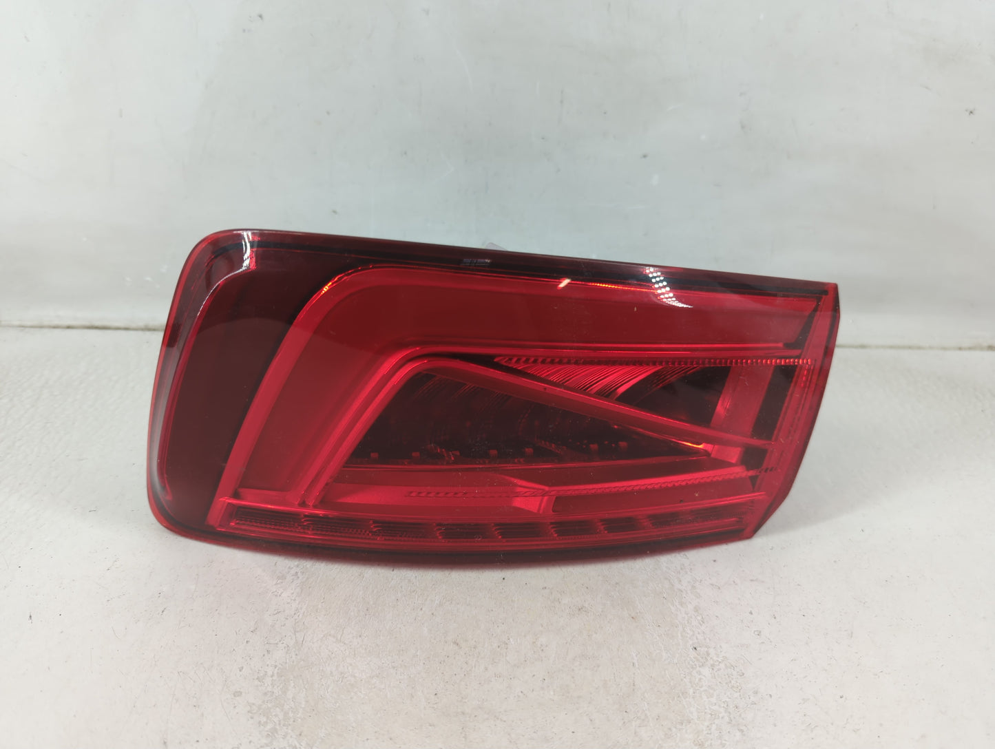 2015-2016 Audi A3 Tail Light Assembly Passenger Right OEM P/N:8V5 945 096 C Fits Fits 2015 2016 OEM Used Auto Parts - Oemuse
