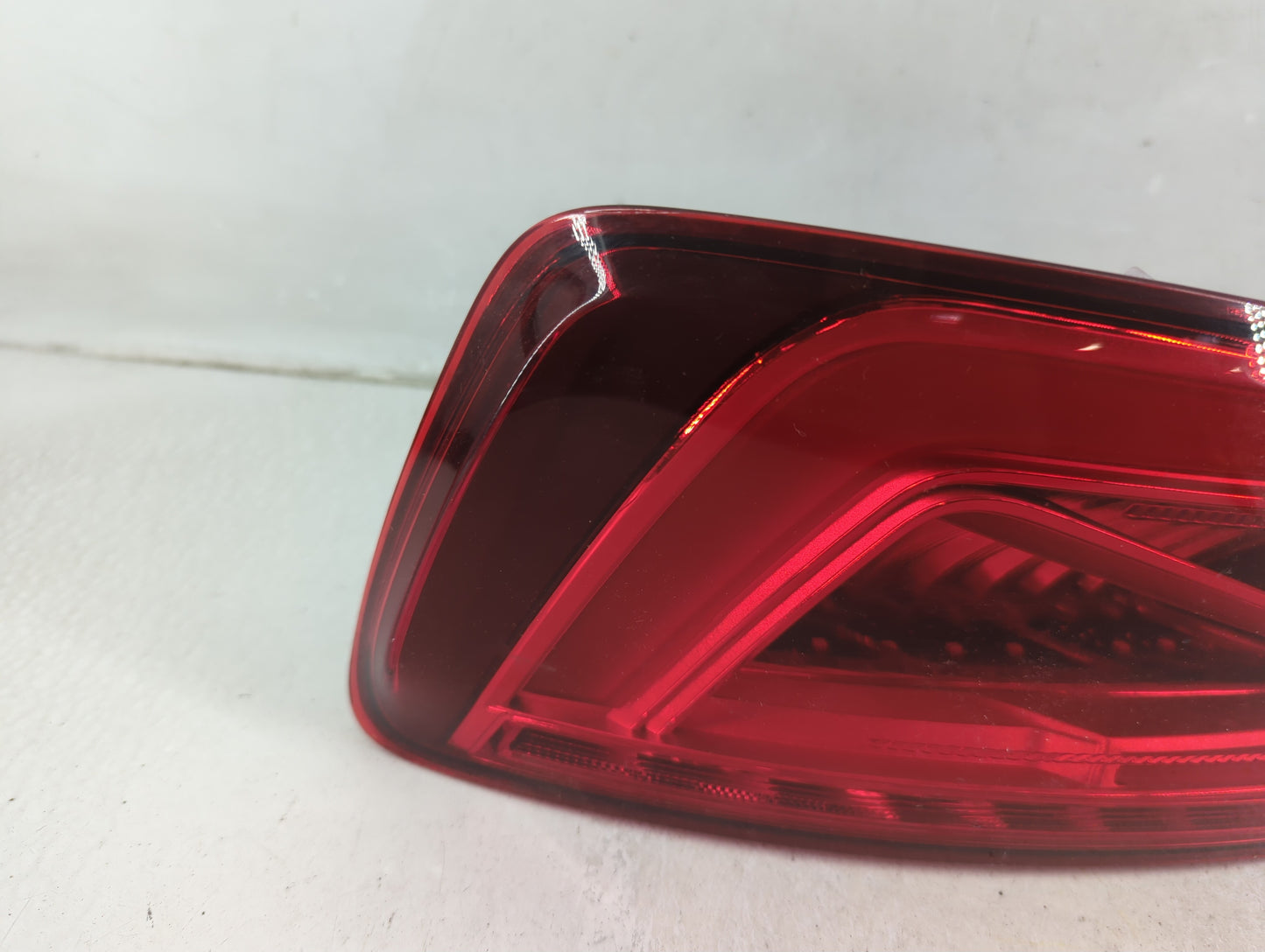 2015-2016 Audi A3 Tail Light Assembly Passenger Right OEM P/N:8V5 945 096 C Fits Fits 2015 2016 OEM Used Auto Parts - Oemuse