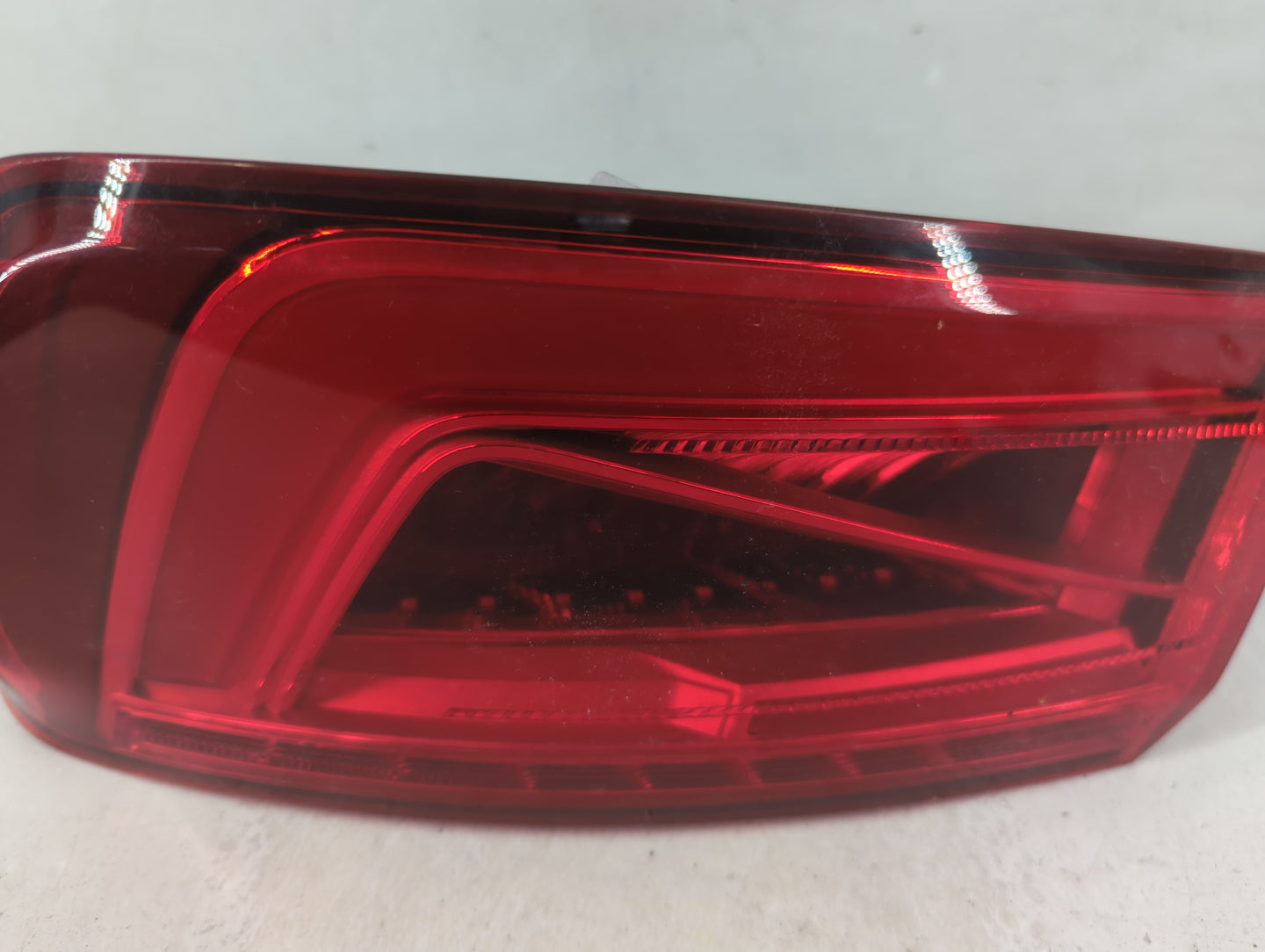 2015-2016 Audi A3 Tail Light Assembly Passenger Right OEM P/N:8V5 945 096 C Fits Fits 2015 2016 OEM Used Auto Parts - Oemuse