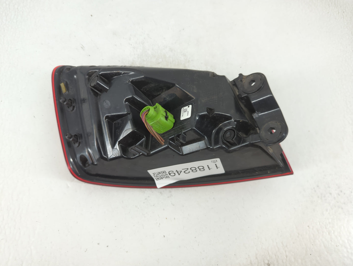 2015-2016 Audi A3 Tail Light Assembly Passenger Right OEM P/N:8V5 945 096 C Fits Fits 2015 2016 OEM Used Auto Parts - Oemuse