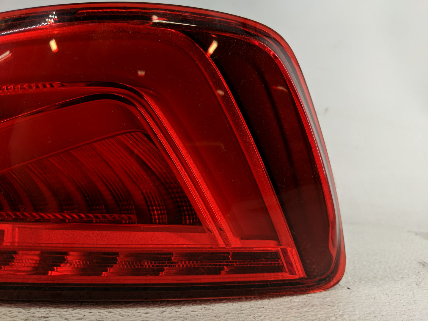 2015-2016 Audi A3 Tail Light Assembly Passenger Right OEM P/N:8V5 945 095 C Fits Fits 2015 2016 OEM Used Auto Parts - Oemuse