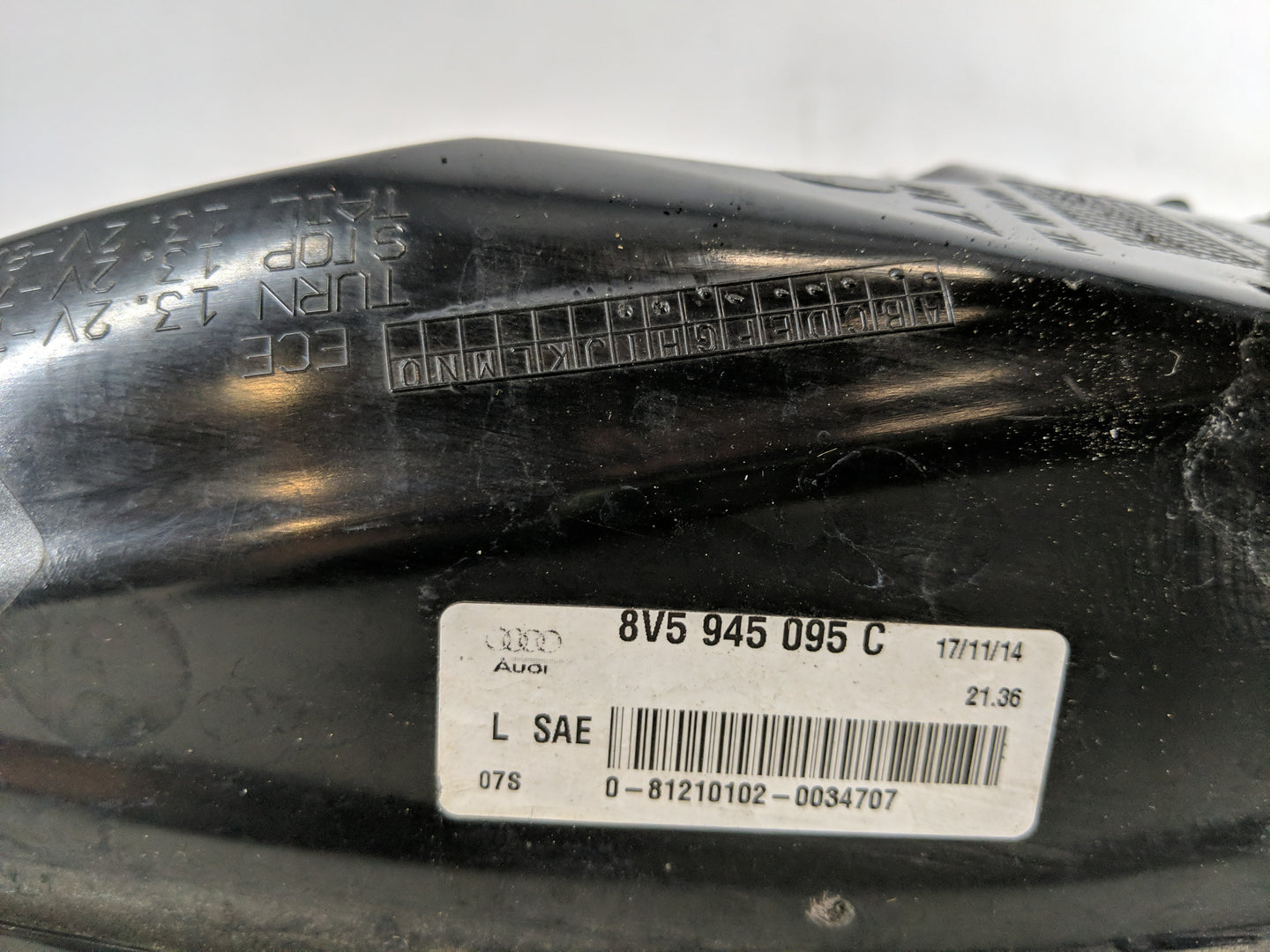 2015-2016 Audi A3 Tail Light Assembly Passenger Right OEM P/N:8V5 945 095 C Fits Fits 2015 2016 OEM Used Auto Parts - Oemuse