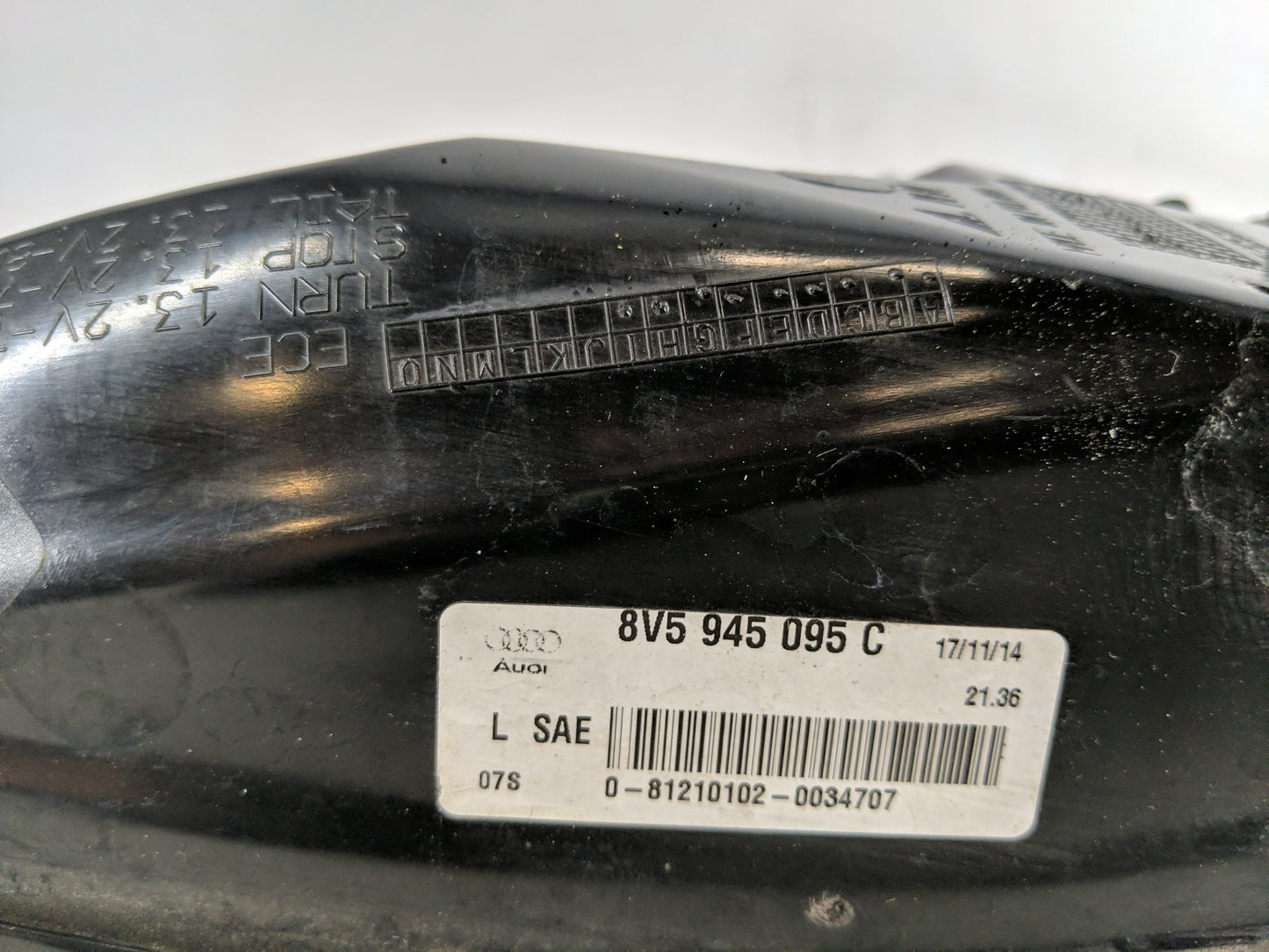 2015-2016 Audi A3 Tail Light Assembly Passenger Right OEM P/N:8V5 945 095 C Fits Fits 2015 2016 OEM Used Auto Parts - Oemuse