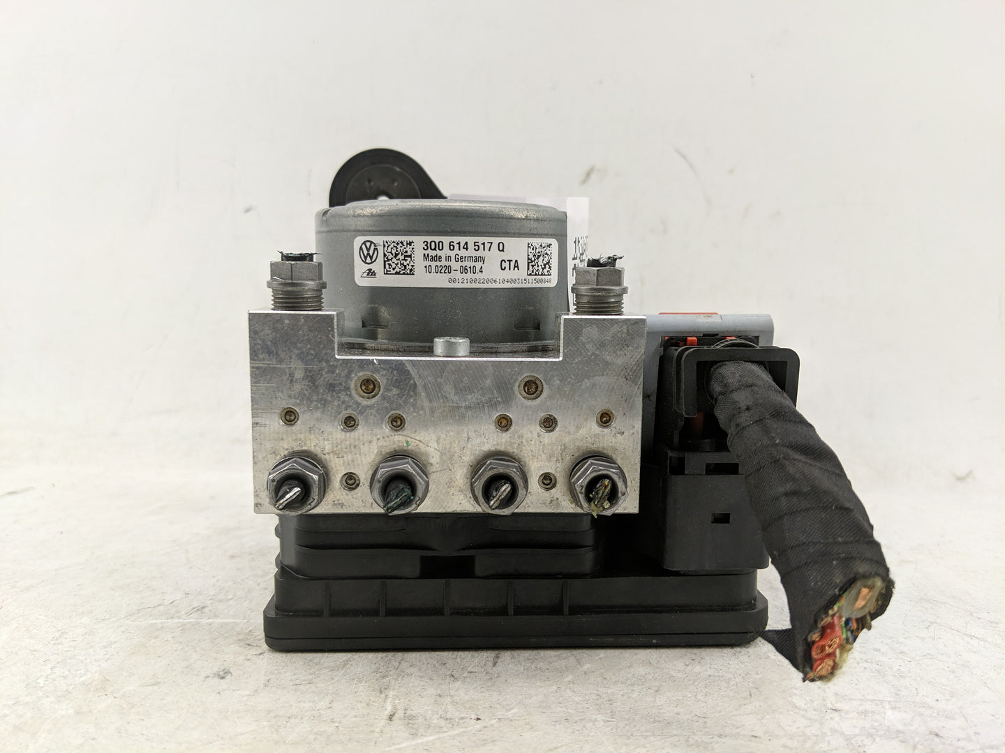 2015-2016 Audi A3 ABS Pump Control Module Replacement P/N:5Q0 614 517 T Fits Fits 2015 2016 OEM Used Auto Parts - Oemusedaut