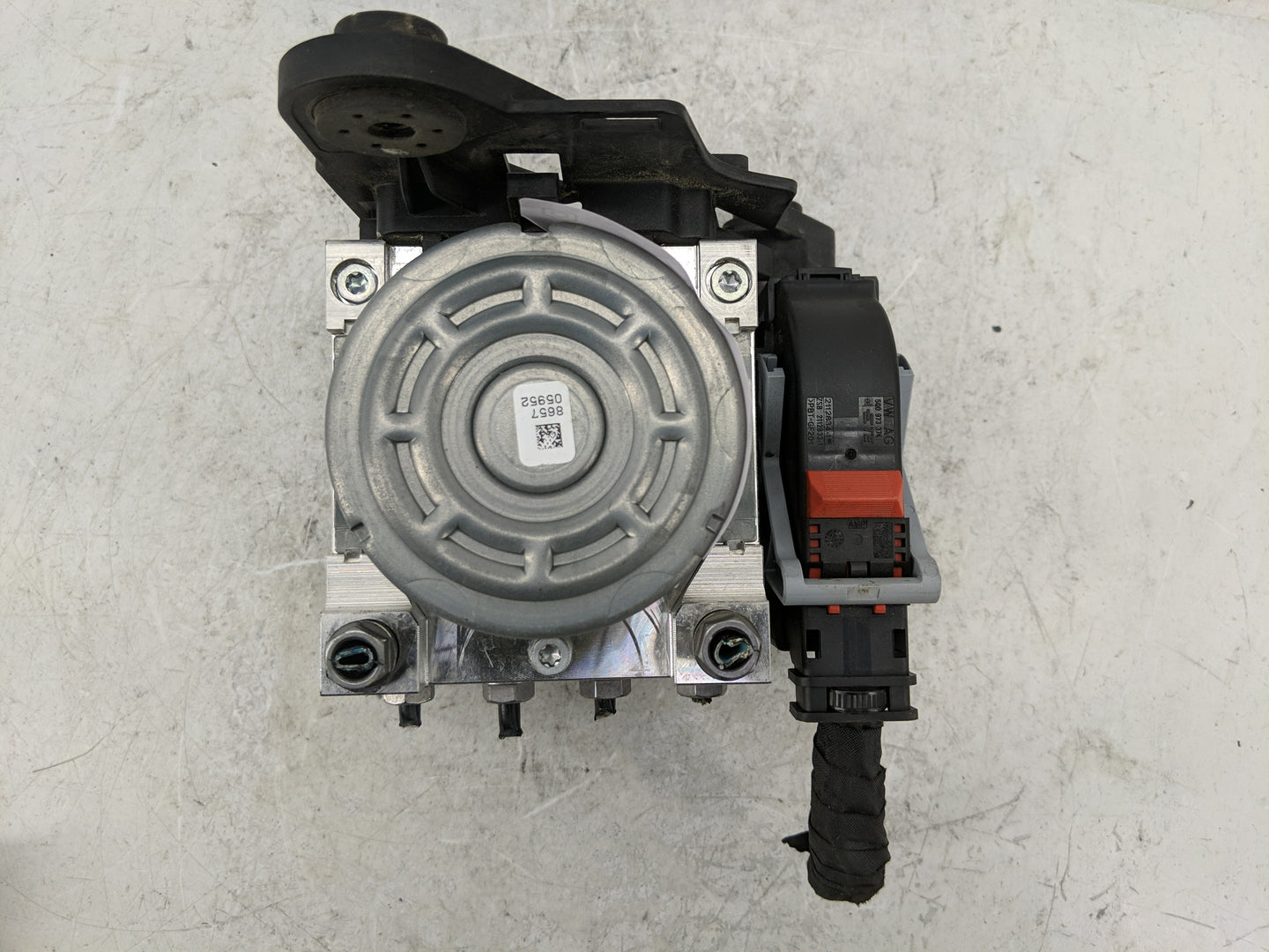 2015-2016 Audi A3 ABS Pump Control Module Replacement P/N:5Q0 614 517 T Fits Fits 2015 2016 OEM Used Auto Parts - Oemusedaut